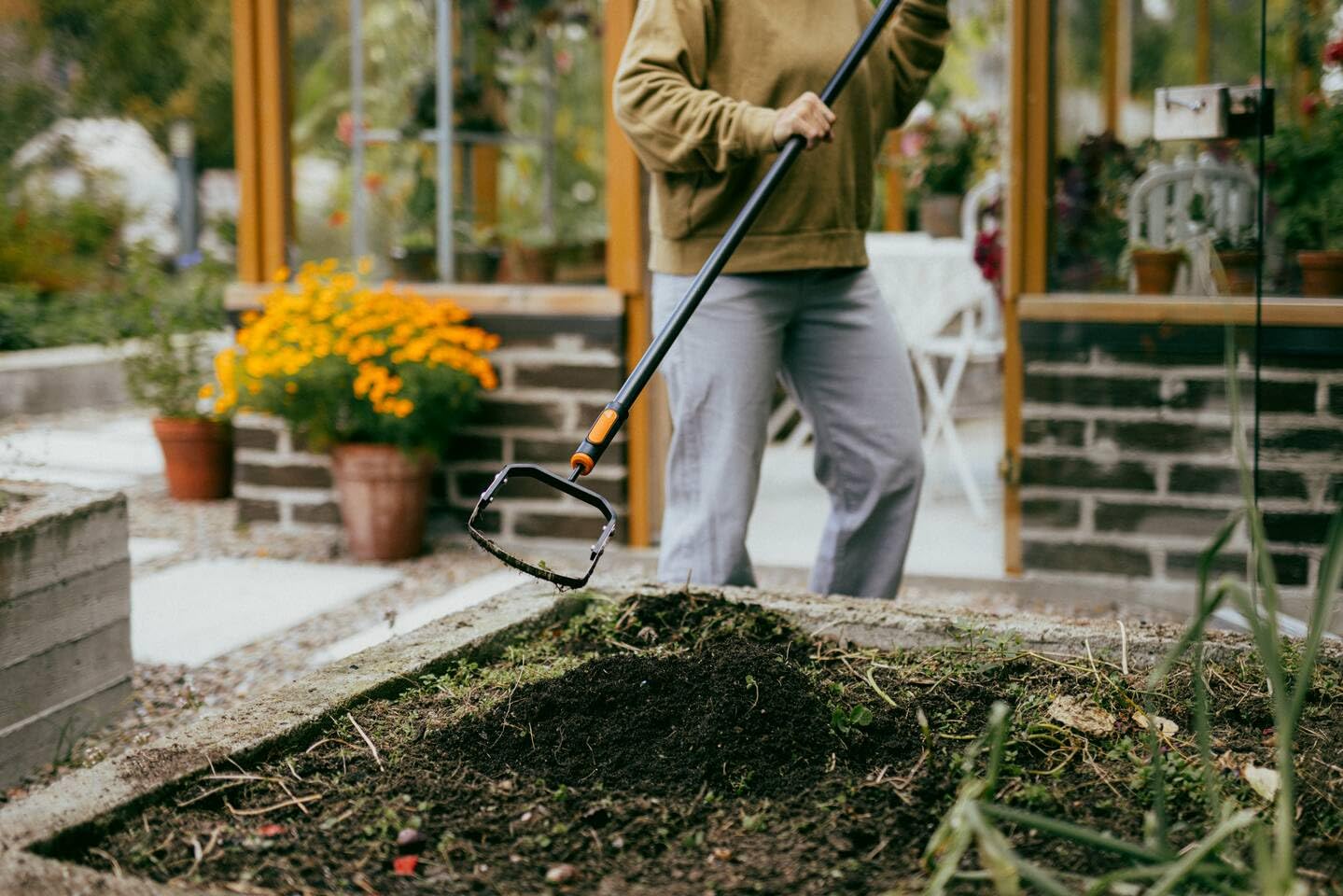 Fiskars OneClick Push-Pull Weeder