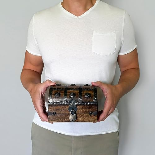 Miniatura 2 de Nautical Cove Cofre del tesoro pirata hecho a mano para premios infantiles y aula con cerradura y llaves de esqueleto, caja de almacenamiento de