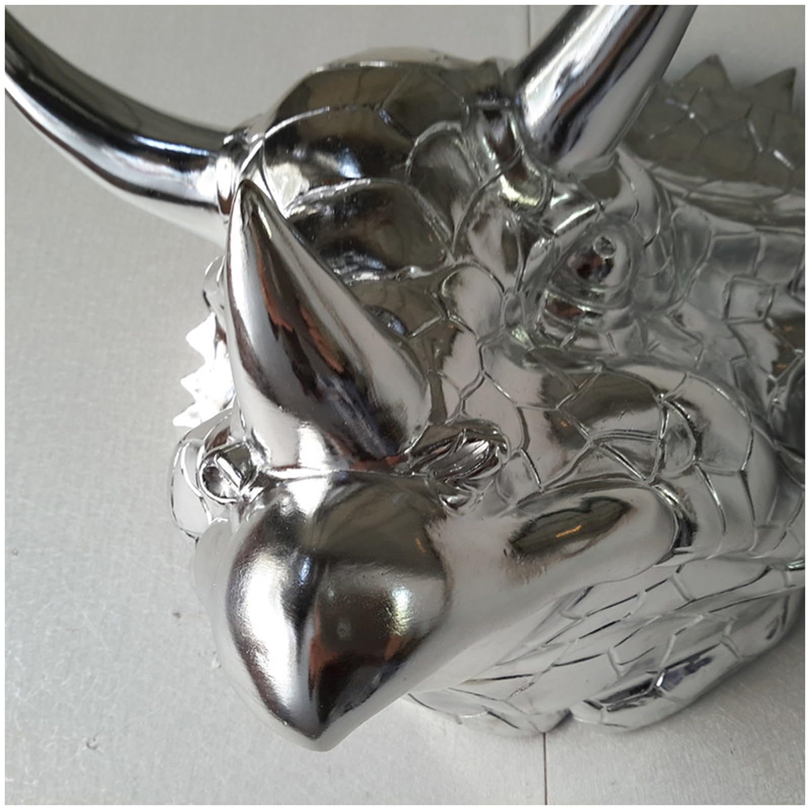YXCQHZM Triceratops montowana na ścianie - platerowana głowa dinozaura wisząca dekoracja ścienna rzeźba tablica figurka - realistyczna replika krainy przed czasem dinozaury epoka lodowcowa