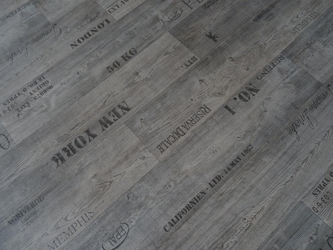 Pavimento de PVC con letras, marrón claro, Corte (4m de ancho / 8,5m de largo)