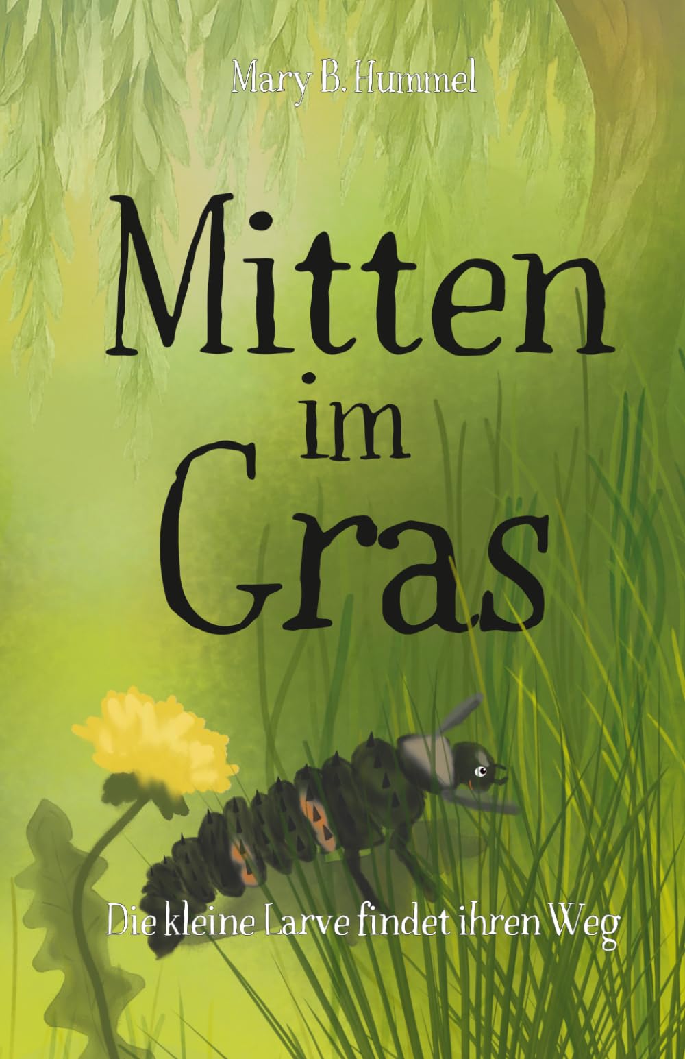 Mitten im Gras: Die kleine Larve findet ihren Weg