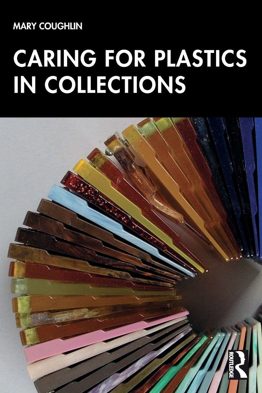 Caring for Plastics in Collections : organiser sa bibliothèque et ses objets design