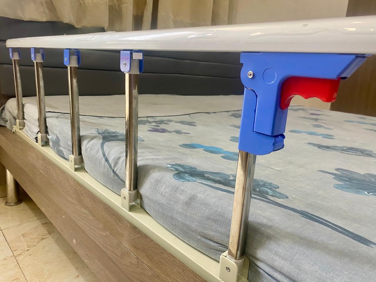 P.M.P.S. Heavy Hospital Bed Guard Collapsible Railing with Attachment,No Drilling Required I1 Side OnlyI 5 Bar - 46.5 lengthX 15 Inches HeightI Self Installation