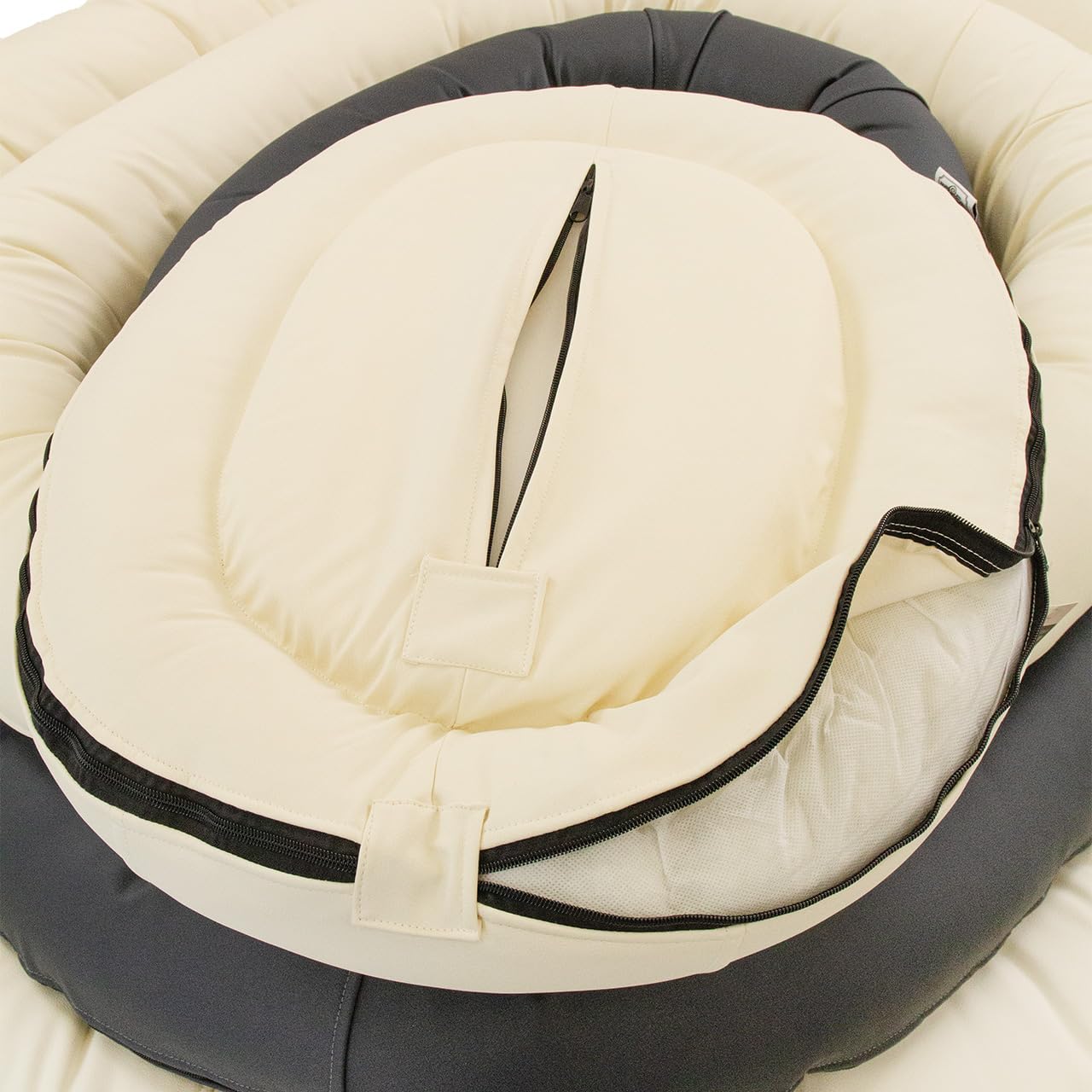 Wallace & Jones | Premium Hundebett Bolton Hundesofa 95x81 cm Hundecouch aus Kunstleder Hundebett für mittelgroße Hunde, verdeckter Zipper, waschbar, rutschfest, Creme-weiß