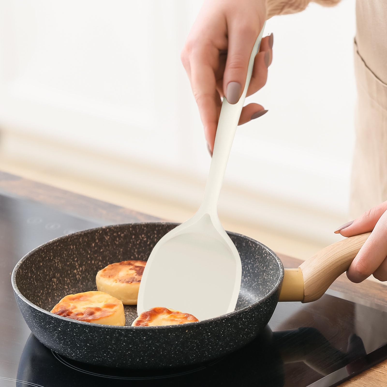 Set di utensili da cucina in silicone, resistenti al calore, spatola, cucchiaio, frusta, pinze, utensili da cucina per pentole antiaderenti, lavabili in lavastoviglie, senza BPA (bianco crema)