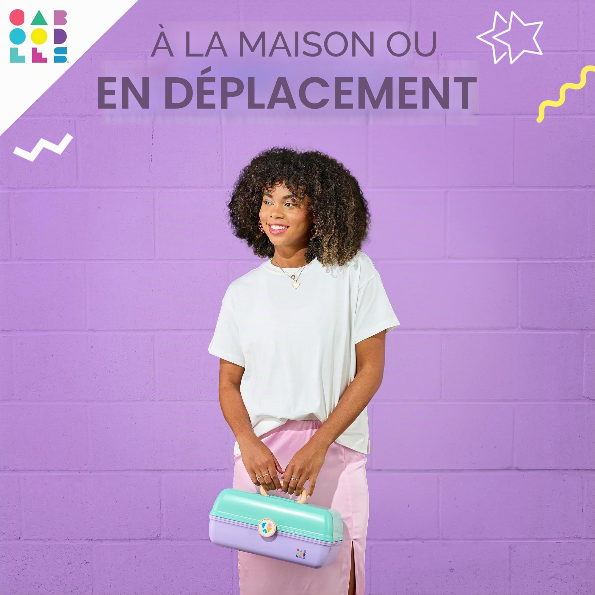 Caboodles on-The-Go Girl Organiseur de Maquillage en Plastique Dur, Miroir intégré, Fermeture sécurisée pour Les Voyages en Toute sécurité, Grand Rangement pour Articles de Grande Taille