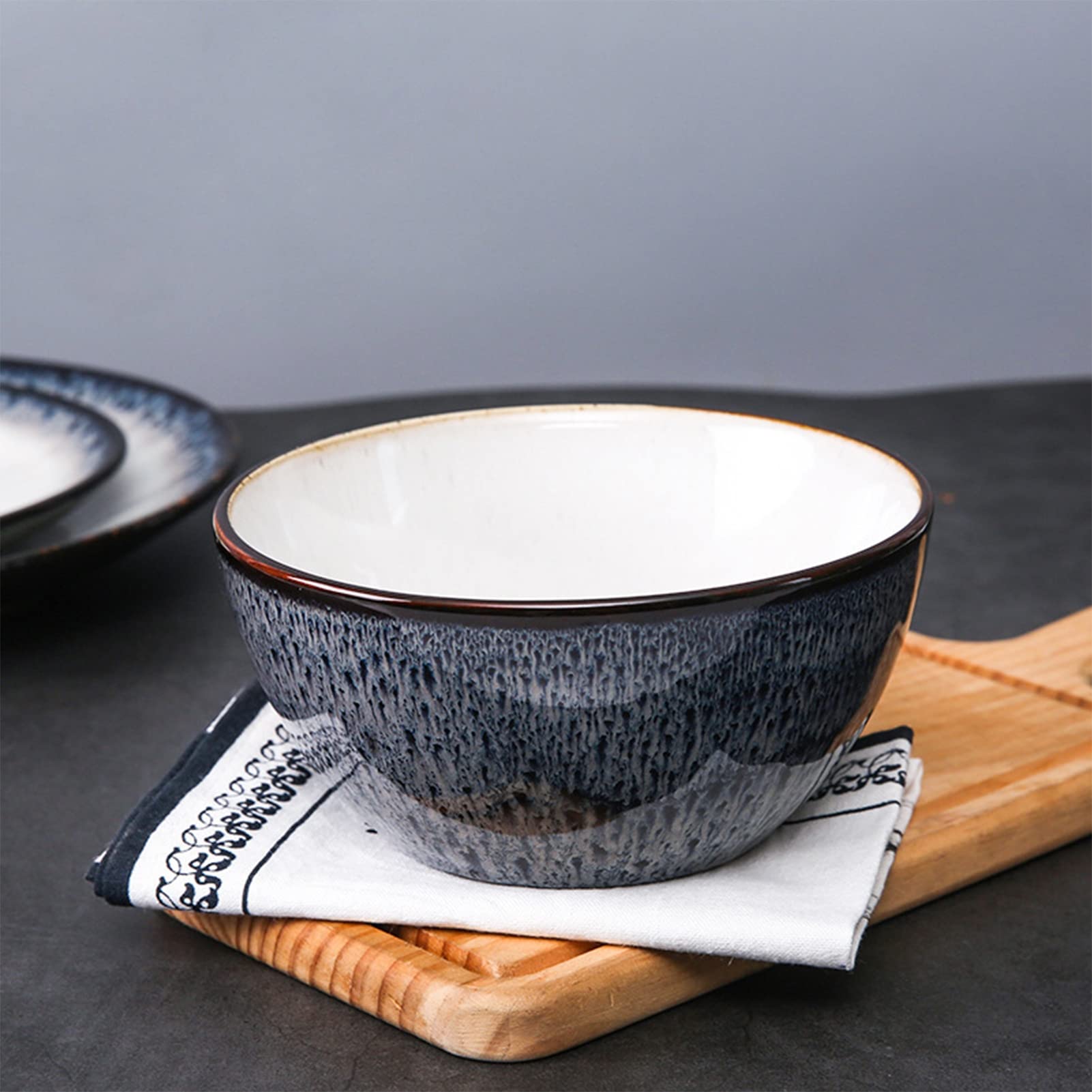 Porcelanowy zestaw naczyń dla 4 osób, 16-częściowy serwis obiadowy, serwis obiadowy, talerze deserowe, miski do sałatek i kubki, nadaje się do kuchenki mikrofalowej i mycia w zmywarce