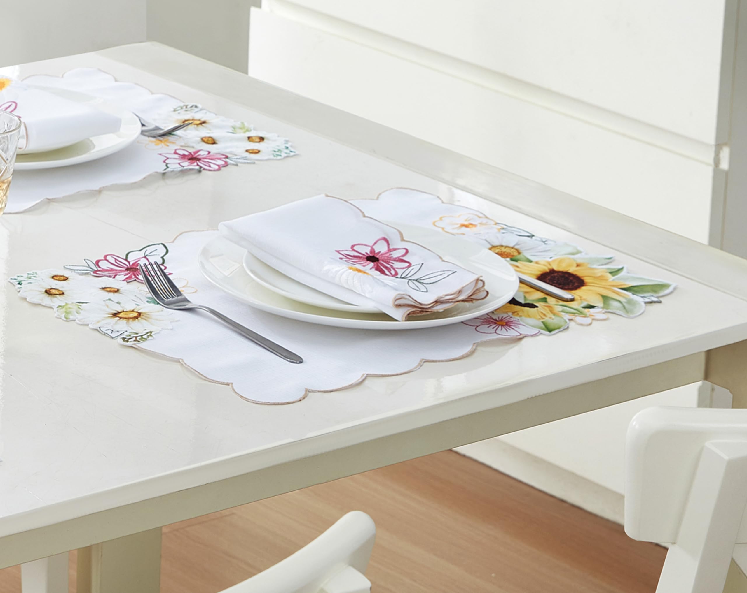 Newbridge Manteles individuales bordados de girasoles y margaritas, servilletas de tela con corte de primavera, juego de 4 manteles individuales