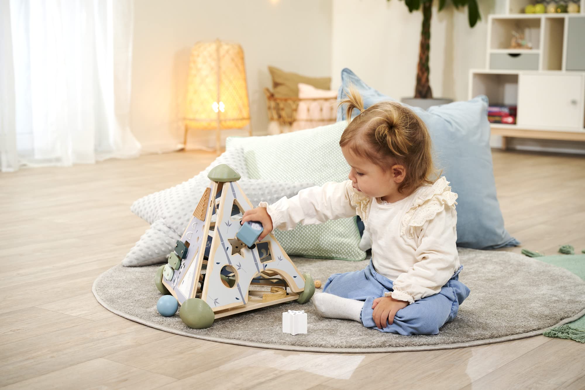 Eichhorn 100003812, Spielcenter Pyramide mit Kugelbahn, Musikfunktion und Steck, sowie Memospiel, 16-TLG., 33x33x38 cm, fördert Feinmotorik und Koordination, aus Birkenholz, ab 1 Jahr