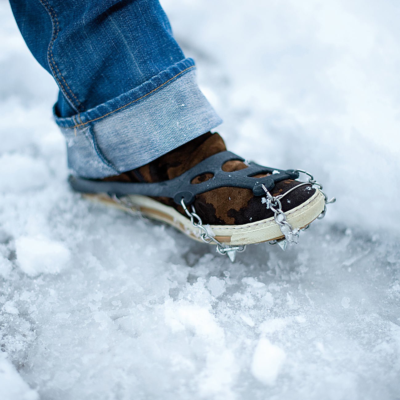 PEARL Schneeschuhe Spikes: 2 Paar Schuhketten für alle Schuhe, Schuhgröße 34-43 (Schuh Schneeketten, Schneeschuhketten, Füße)