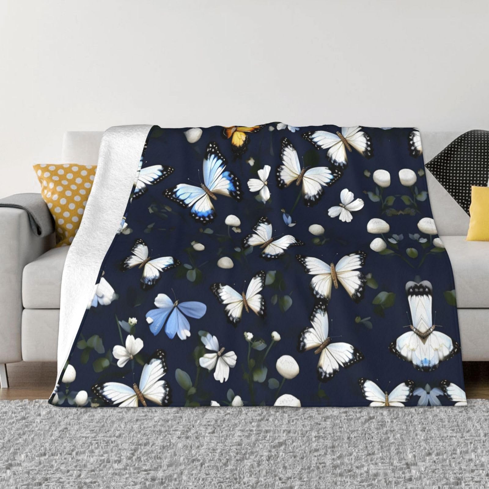 Plaid polaire douillet fleurs blanches pour cocooning sur le canapé ou au lit