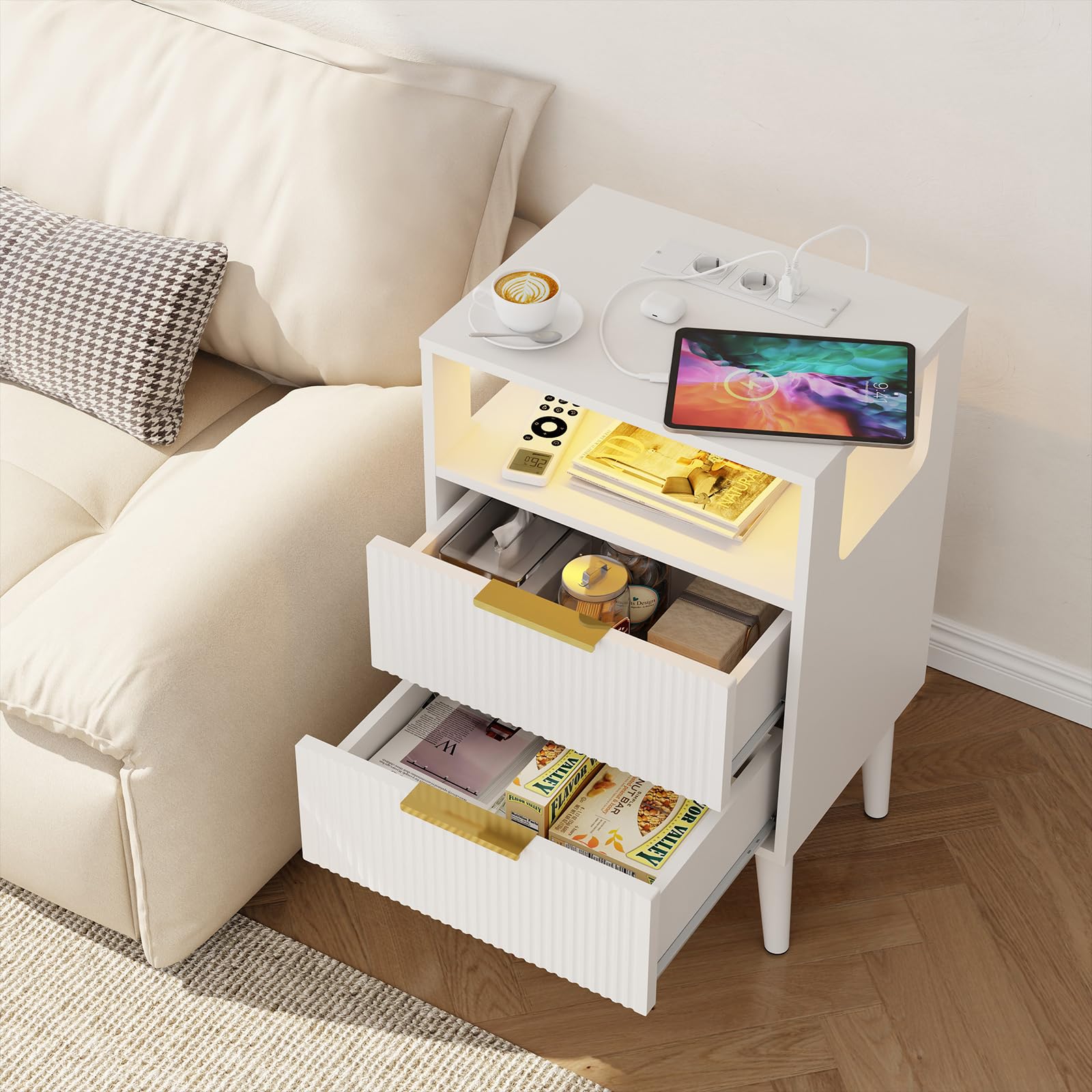 YOUDENOVA Comodini Camera da Letto, Elegante Tavolino Salotto con Presa Elettrica Integrata e Illuminazione a LED, 2 Cassetti e Scomparto, 2 Porte USB, 30 x 40 x58 cm, Bianco