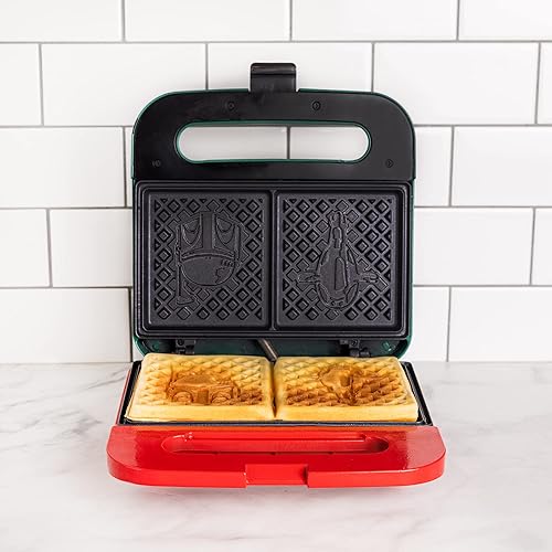 Miniatura 5 de Uncanny Brands Star Wars Boba Fett - Máquina para hacer gofres de doble cuadrado – Bounty Hunter Breakfast pequeño electrodoméstico