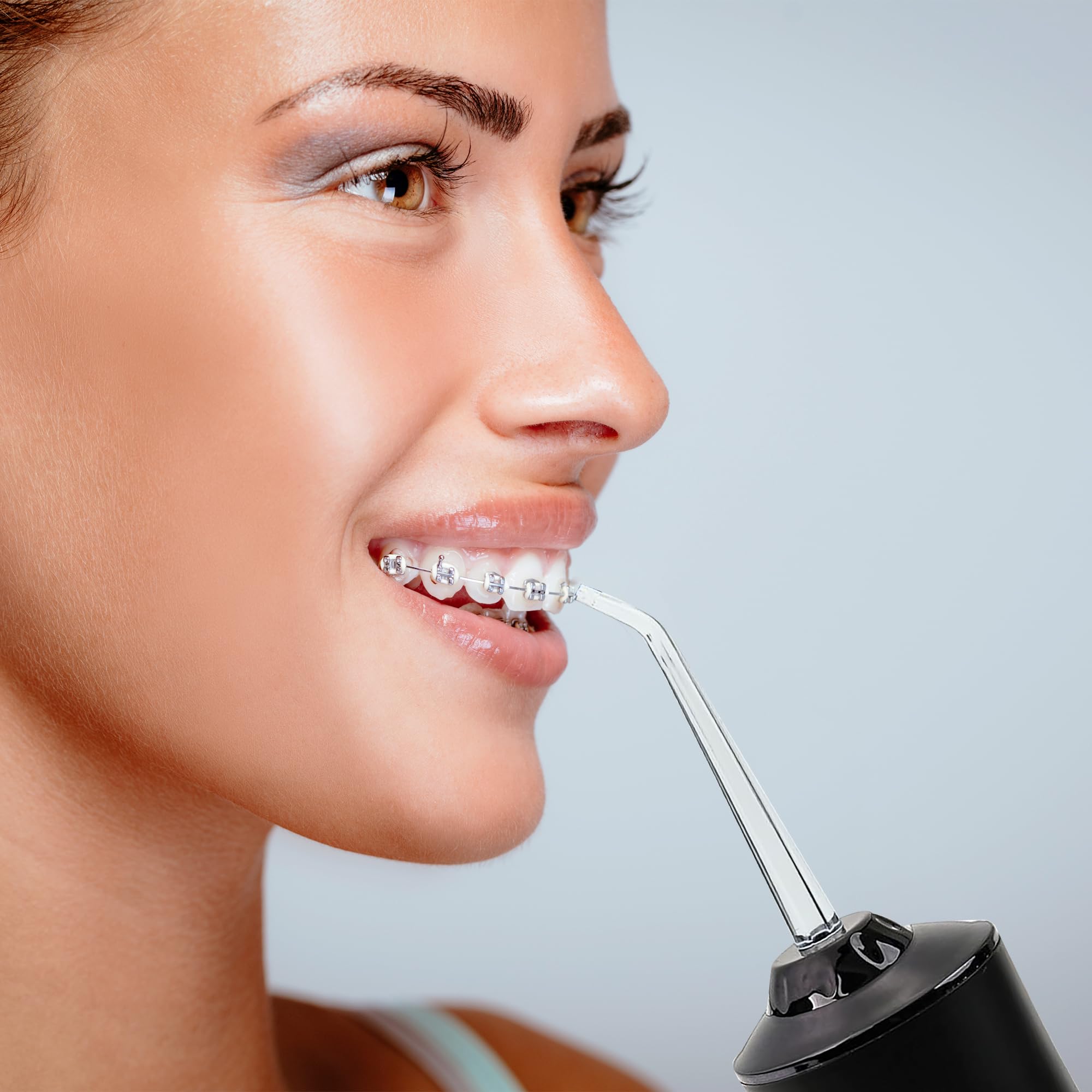PURSONIC Mario Lopez - Irrigador dental recargable – Hilo dental inalámbrico de 360° para masaje de dientes y encías – Depósito dental de agua de 7.5 onzas con 3 modos