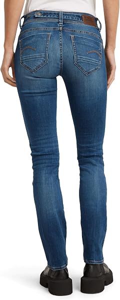 Detalle del ajuste ceñido y el tejido flexible de los jeans G-Star Mujer Midge Saddle Straight.