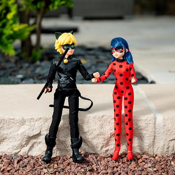 Bandai β Miraculous Ladybug β 2 bambole articolate da 26 cm Ladybug & Chat Noir, accessori β Figure articolate ispirate alla serie animata β Pacchetto Miraculous β Set di gioco per bambini 4+ β P50365 - 3