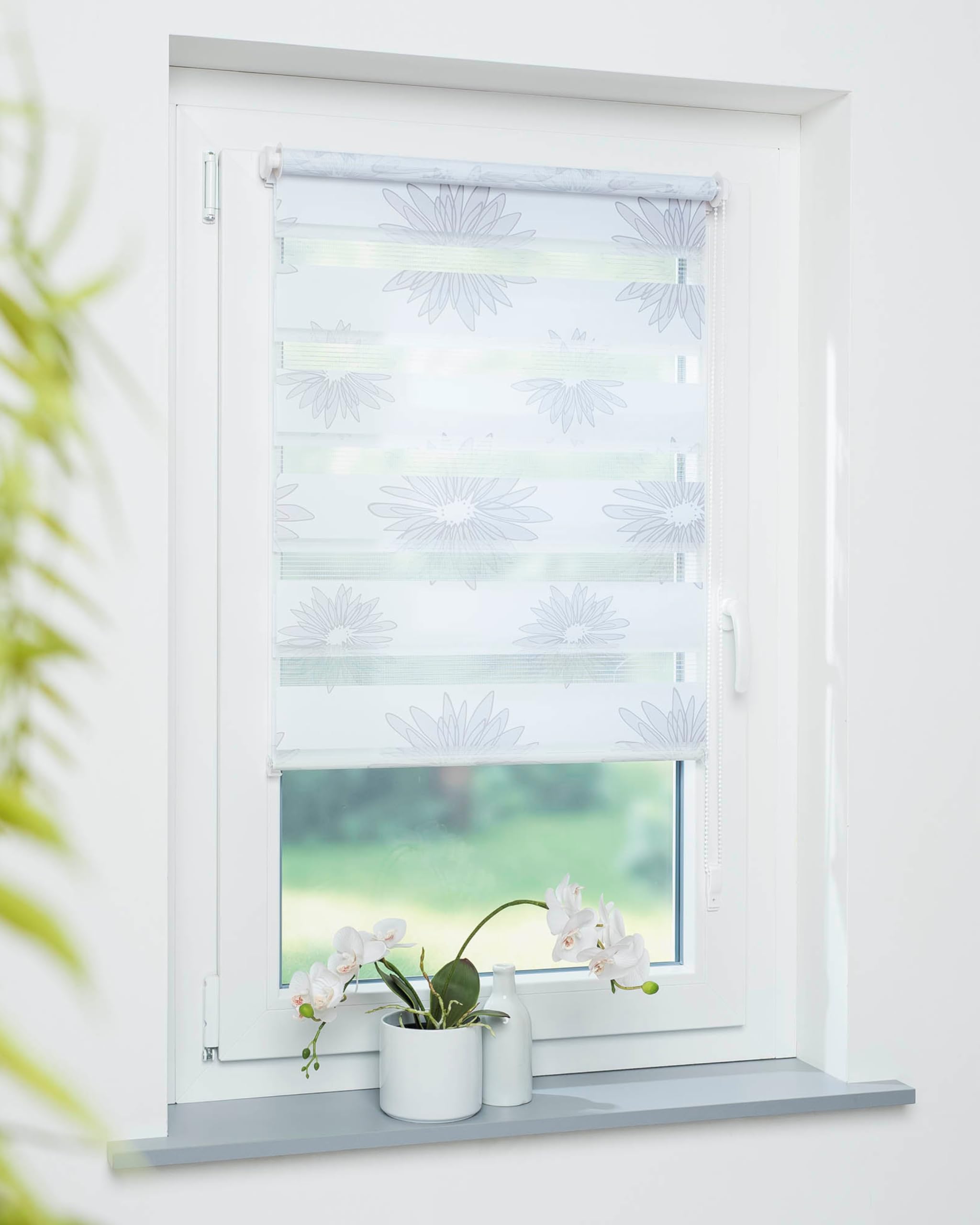 by Garesa Duo Rollo - Doppelrollo Klemmfix ohne Bohren 100 x 150 cm, Weiß/Grau Blüten Motiv - Fenster Sichtschutz und Lichtschutz, Mit Kettenzug