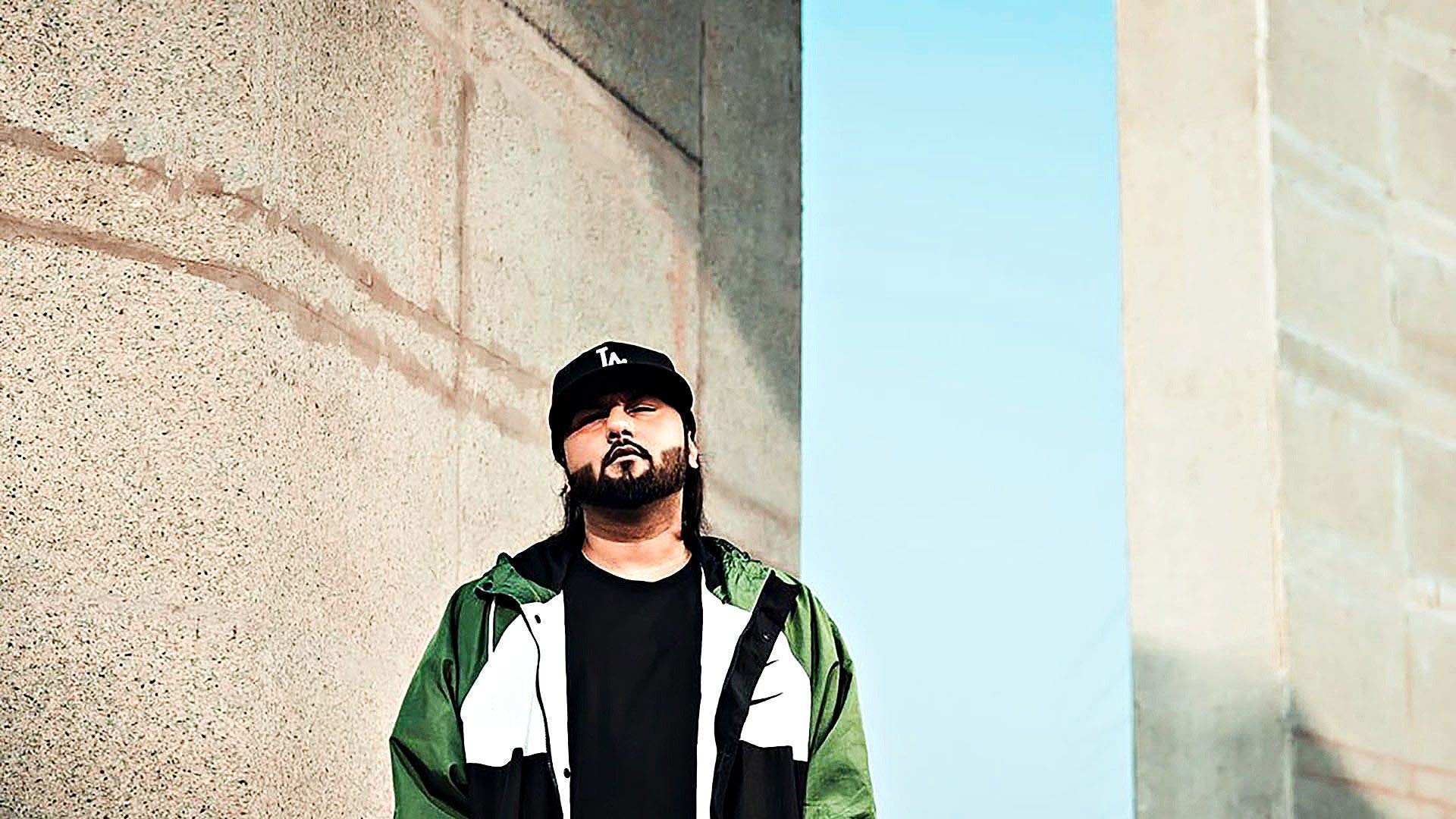 Trendy Claps Yo Yo Honey Singh Indian Musical Composer Poster for Wall Decor, Room, Home (12 x 18 Inches, Multicolor)