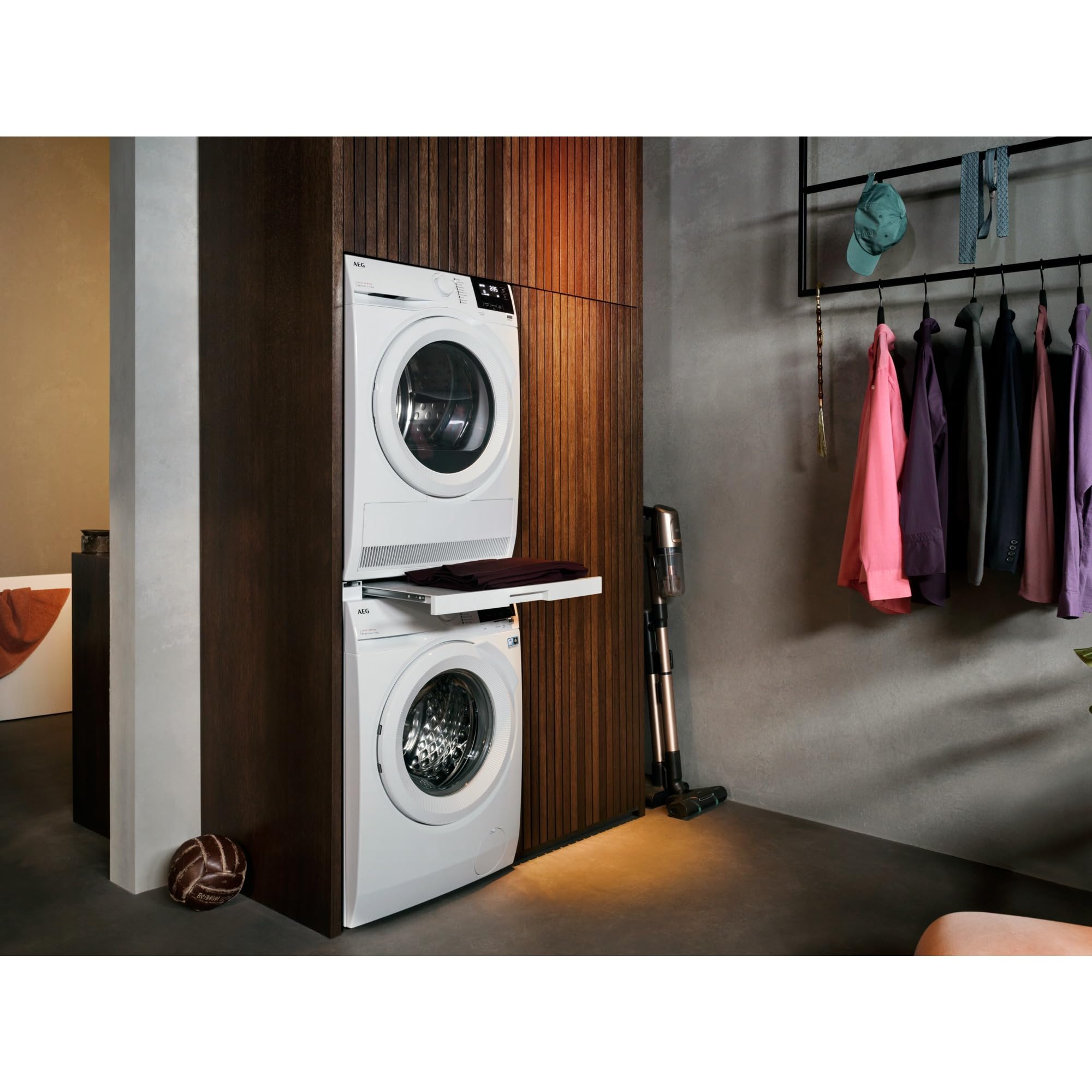AEG Wärmepumpentrockner 8 kg Serie 8000 AbsoluteCare Wolle- und Seidetrocknung Energieklasse C Trommelbeleuchtung Knitterschutz TR8T70680