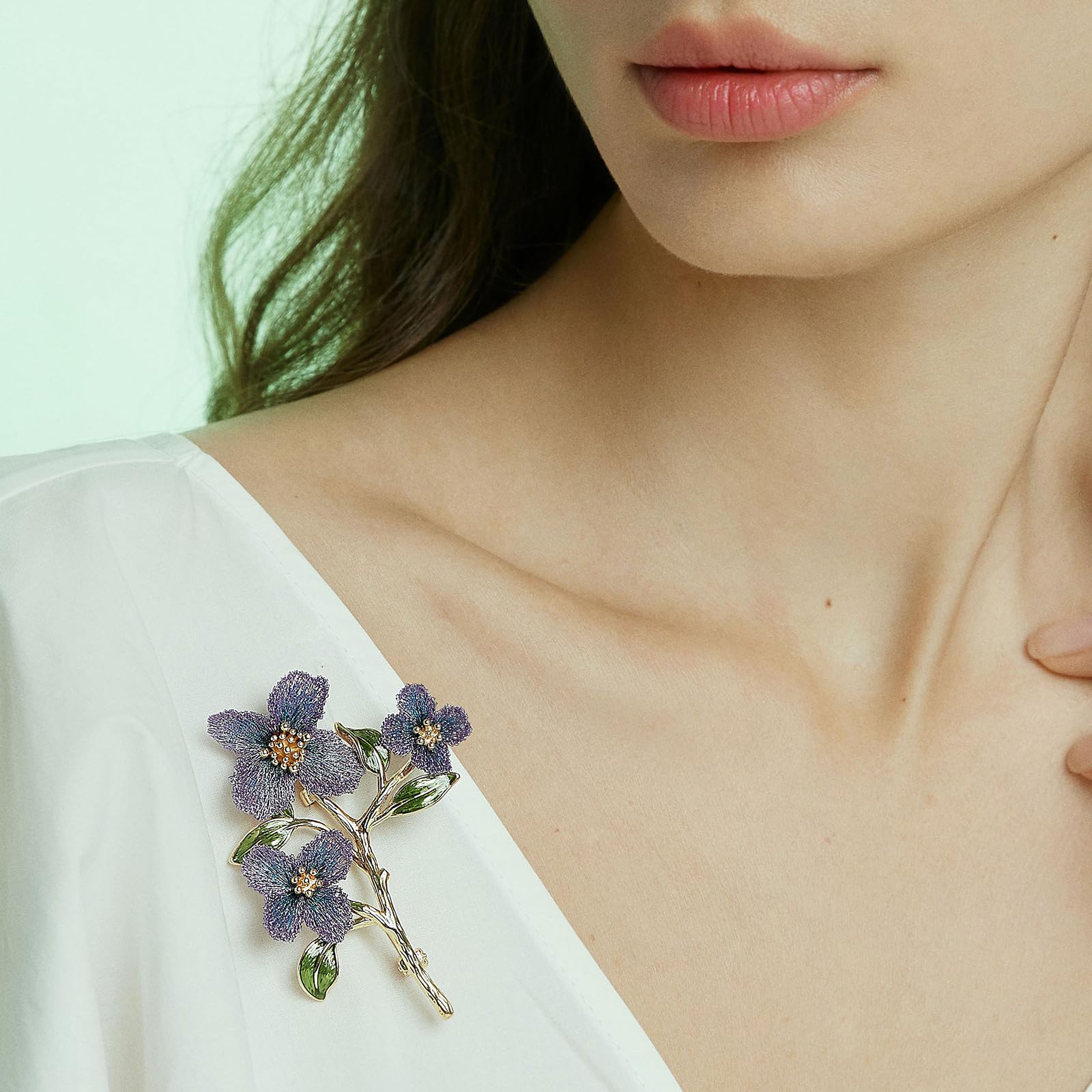 SHE'S FREE STYLE JUST FOR YOU Broche fleur Forget Me Not faite à la main en fil doré brodé et feuille d'émail goutte à goutte à la main, broche florale botanique dégradée pour femme, SHE'S FREE STYLE