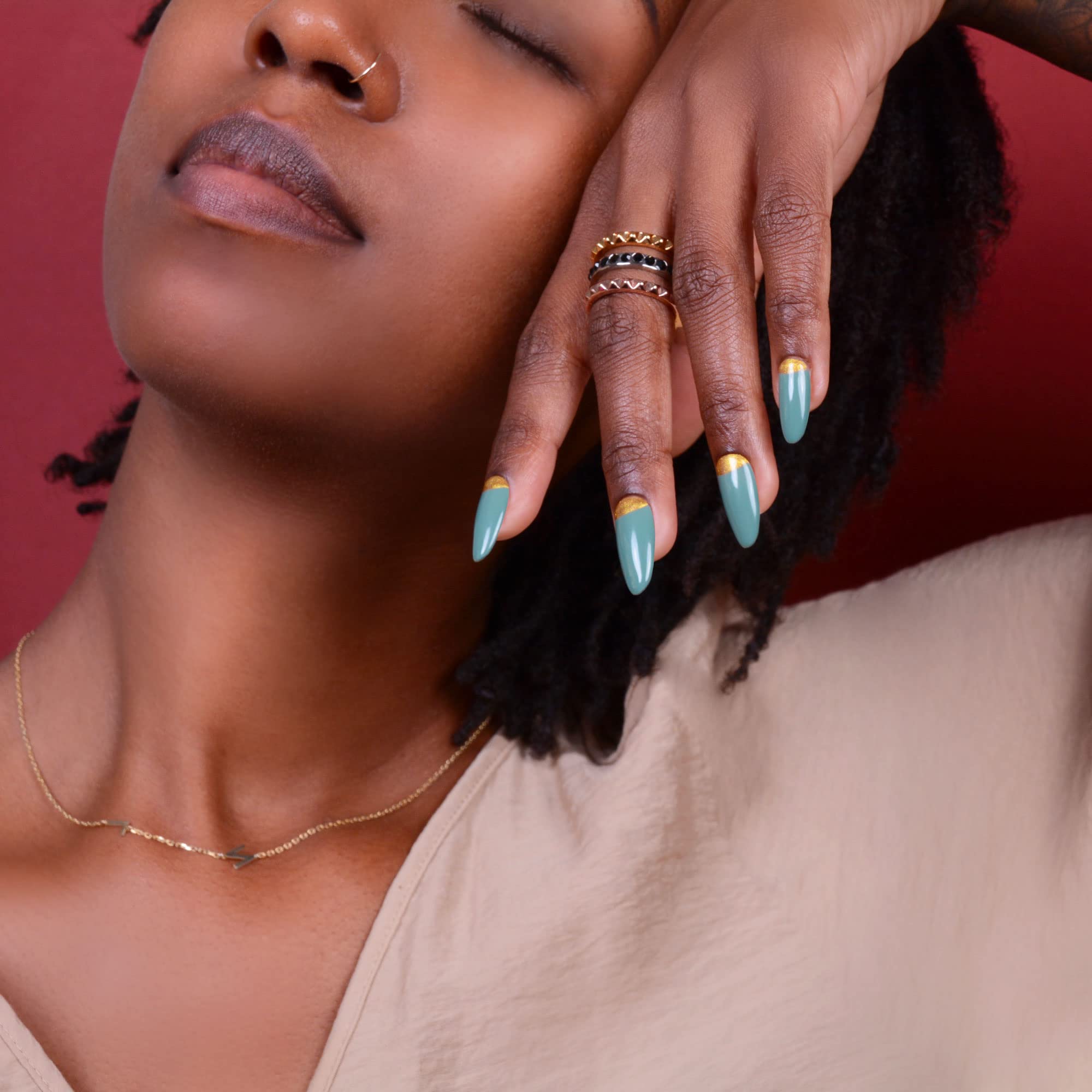 le mini macaron 3-in-1 Gel Nail Polish Combining Base Coat Color and Top Coat Salon Quality Smudge-Free Chip — view 4