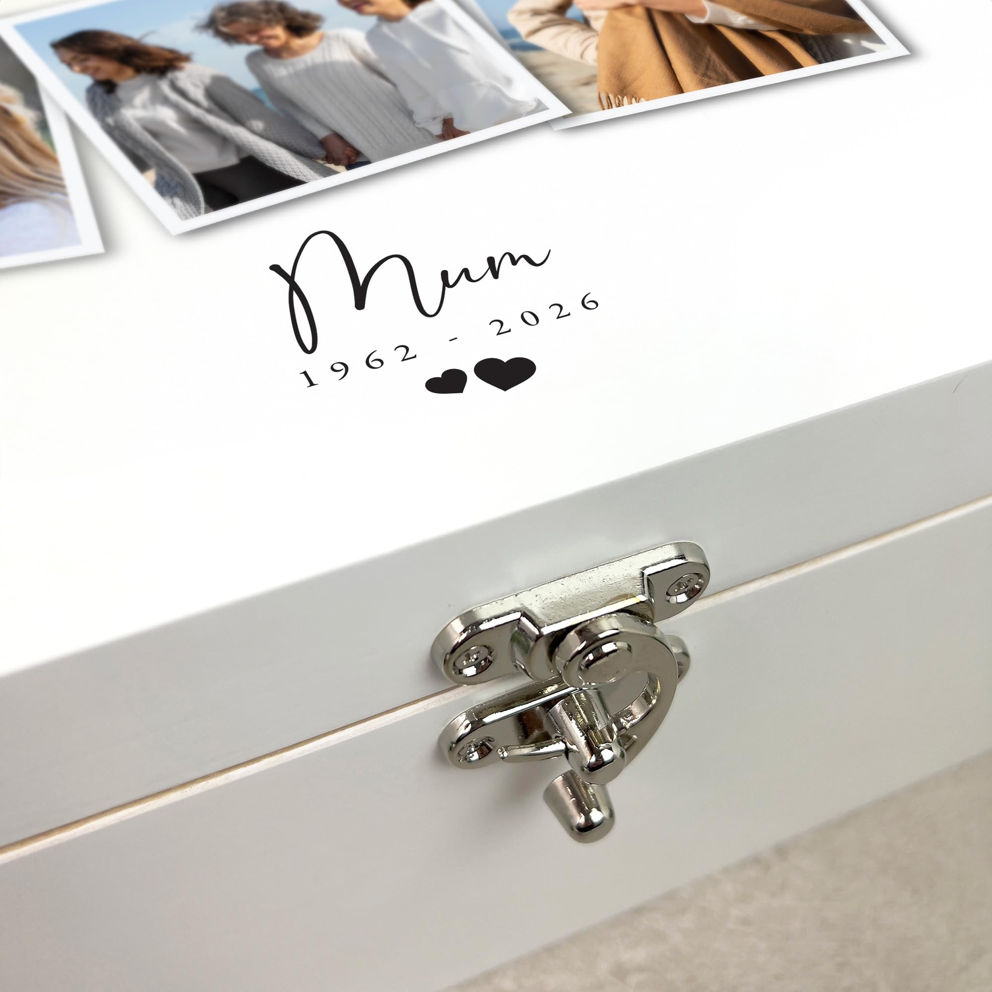 Caja de recuerdos personalizable de madera blanca para recuerdos de duelo | Bisagras y cierre de metal | Fecha de nombre personalizado | 27 cm de ancho x 19 cm de profundidad x 14 cm de alto