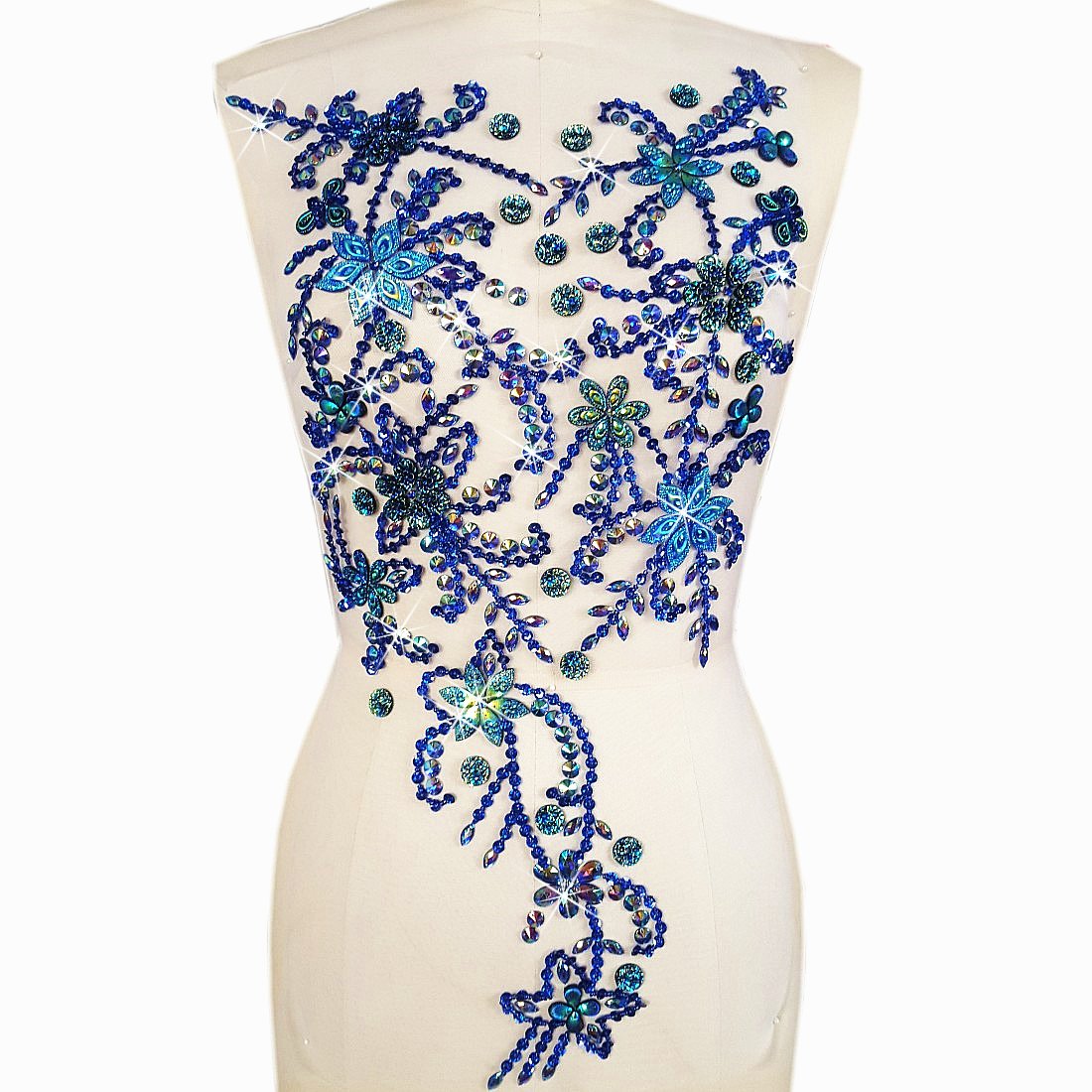 Paillettes et perles bleu foncé fait main pour orner un décolleté de robe