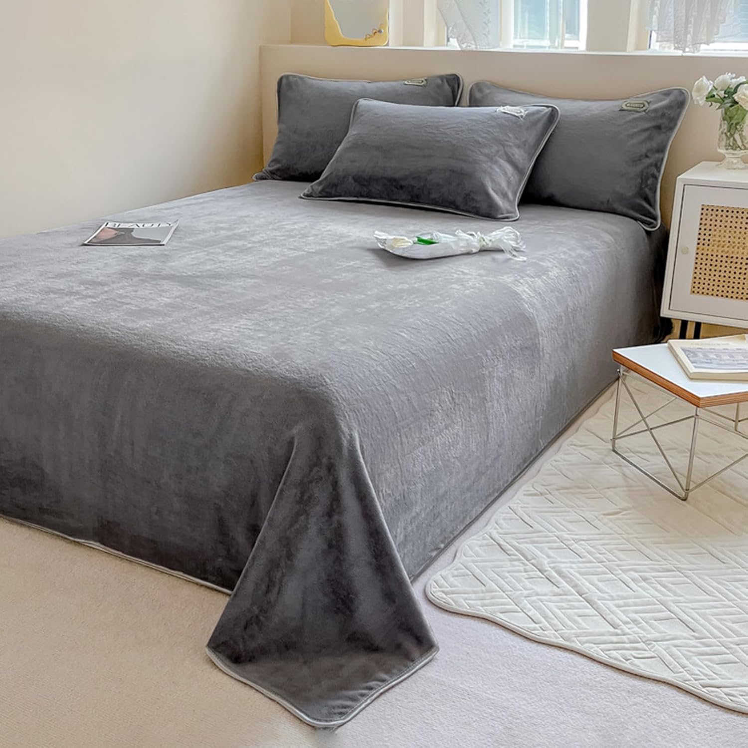 Double Side Velvet Bed Sheet Set, Flat Sheet Set with 2 Pillowcases, Soft Warm Bedding Set, Hotel Luxury Bed Cover, Dark Grey, King