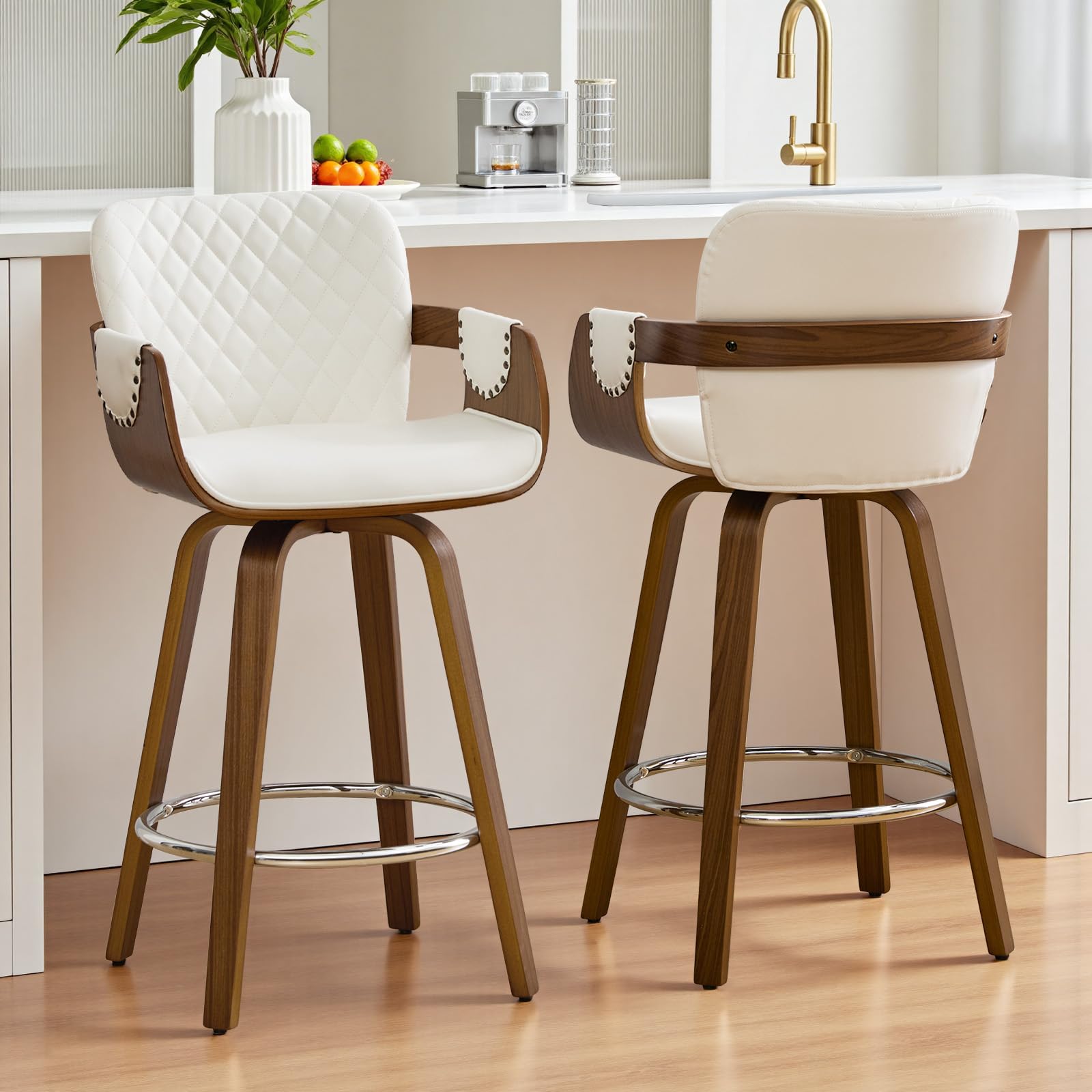 Swivel Bar Stools Set of 2, 65cm Counter Height Kitchen Stools with Curved Wooden Arms, Leather Bar Chairs with Diamond Backs, Mid-Century Modern Barstools for 88–92cm Island Cream, Load 150kg