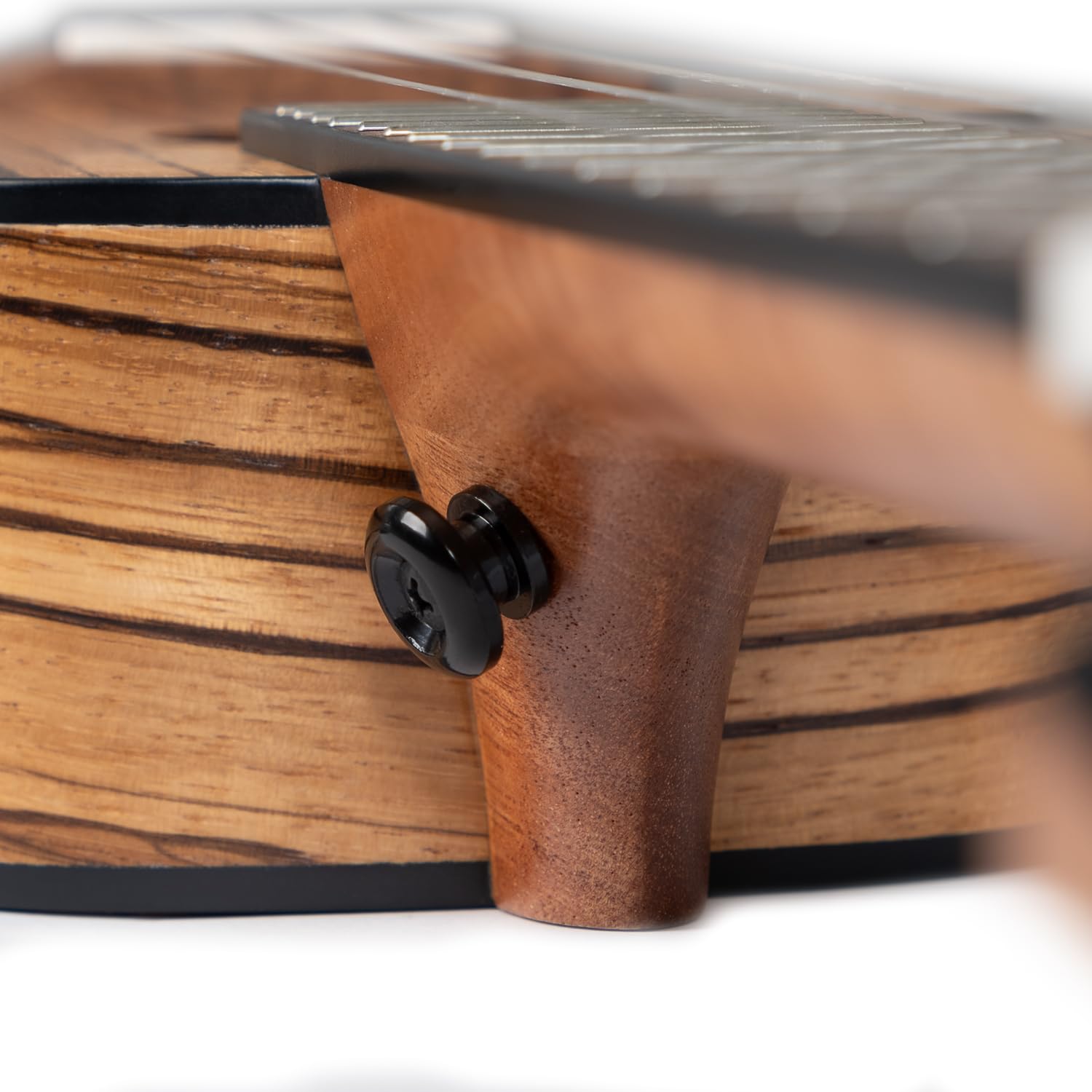 CASCHA Ukulele Zebra Wood – Hochwertiges Zebraholz I Warmer Klang I Okoume Hals I Walnuss Griffbrett I Matte Finish I Cascha Carbon Strings, inkl. Tragetasche - Soprano