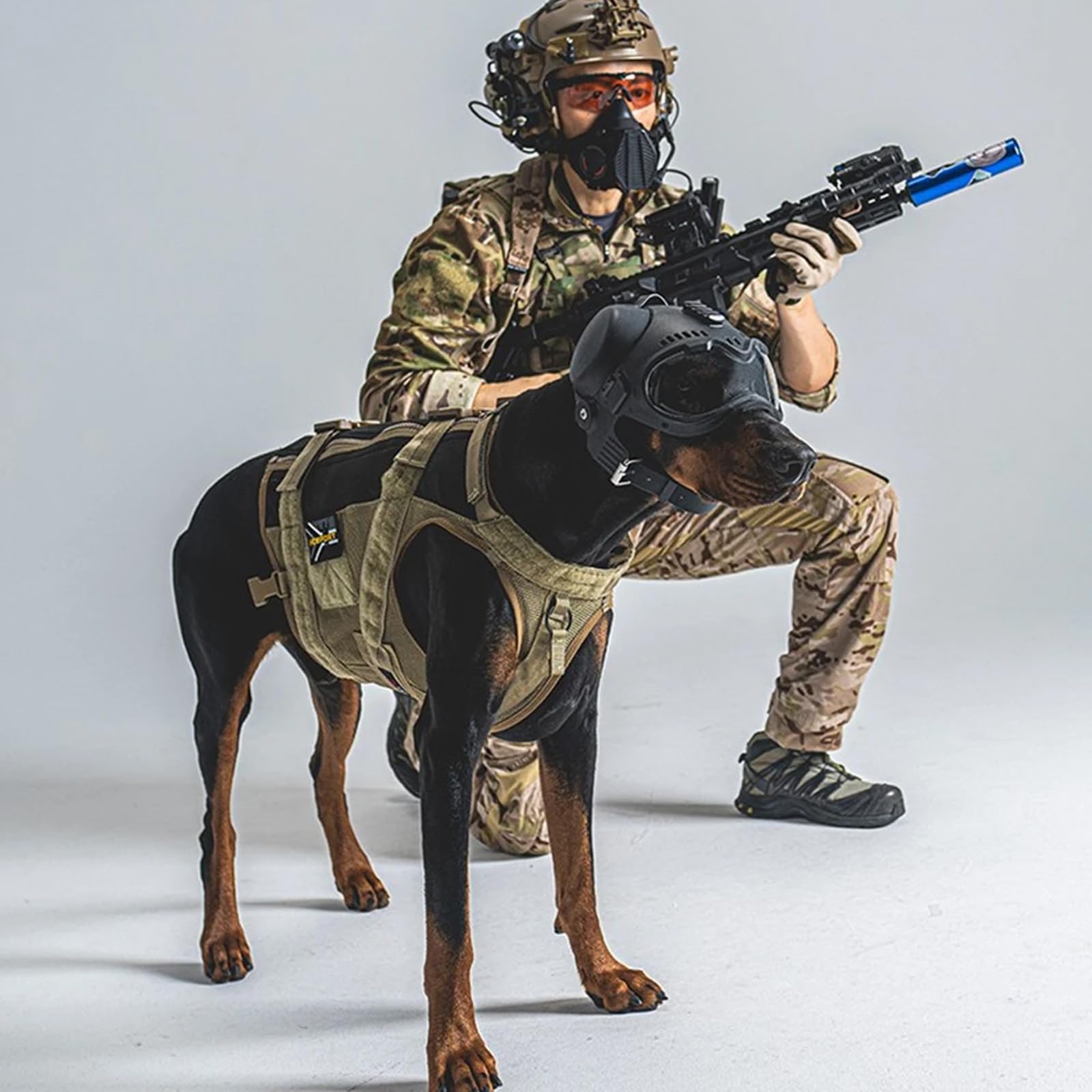 Casco tattico K9 per cani con occhiali per K9 e cani da lavoro militari con protezione per le orecchie rimovibile sulla parte superiore