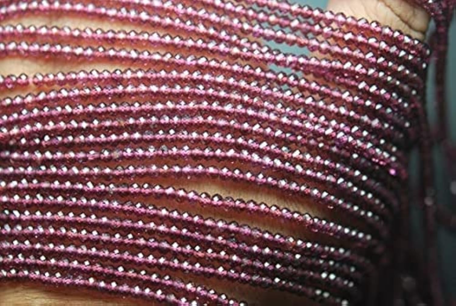 Rhodolite Garnet perles naturelles de 3.10mm pour façonner des bijoux chargés d'histoire