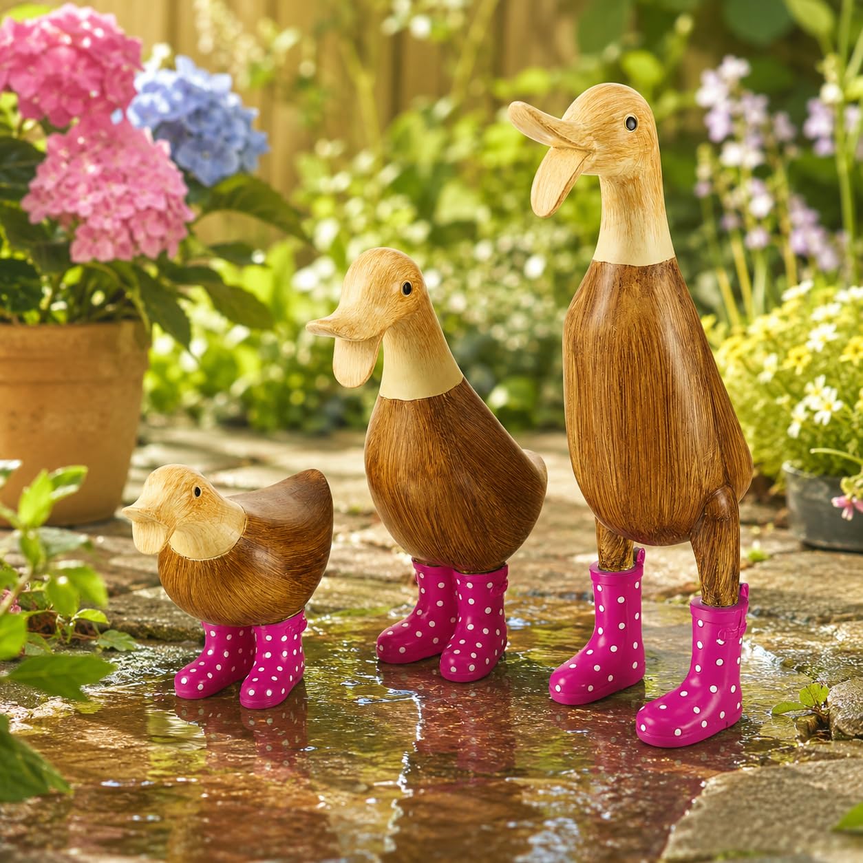 GUTE Duck Yard Dekorationen Yard Art Garten Pfütze Enten mit rosa gepunkteten Gummistiefeln Set von 3 – Gartendekoration Statuen Ente Figur Statue – Wasserdicht Indoor & Outdoor Rasen Zwerg Ornament