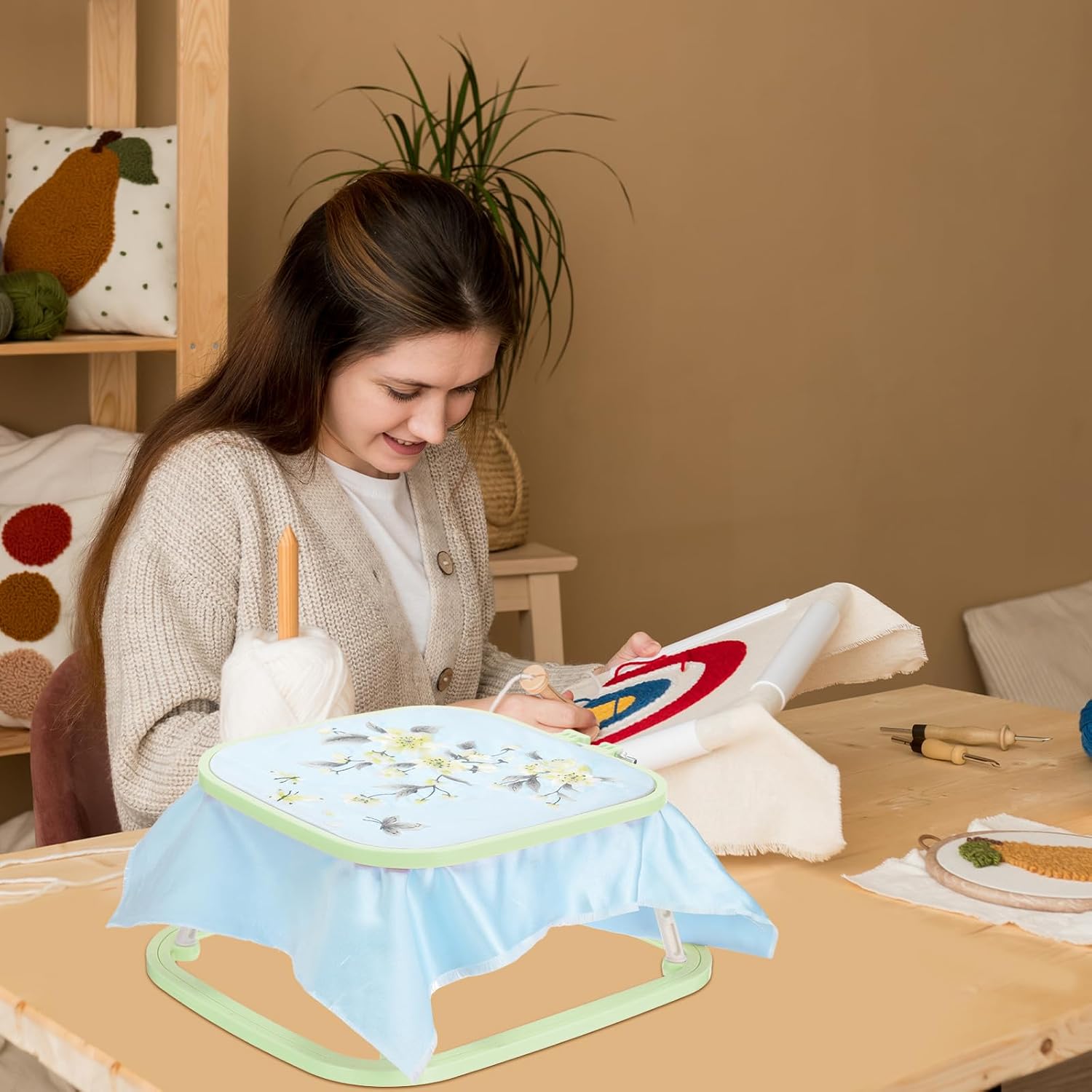 PATIKIL 9.4" x 8.7" Square Embroidery Hoop Stand, Adjustable ABS Plastic Cross Stitch Stand Hands-Free 2-Tier Embroidery Hoop Holder Punch Needle Frame for Sewing Arts Needlework, Green