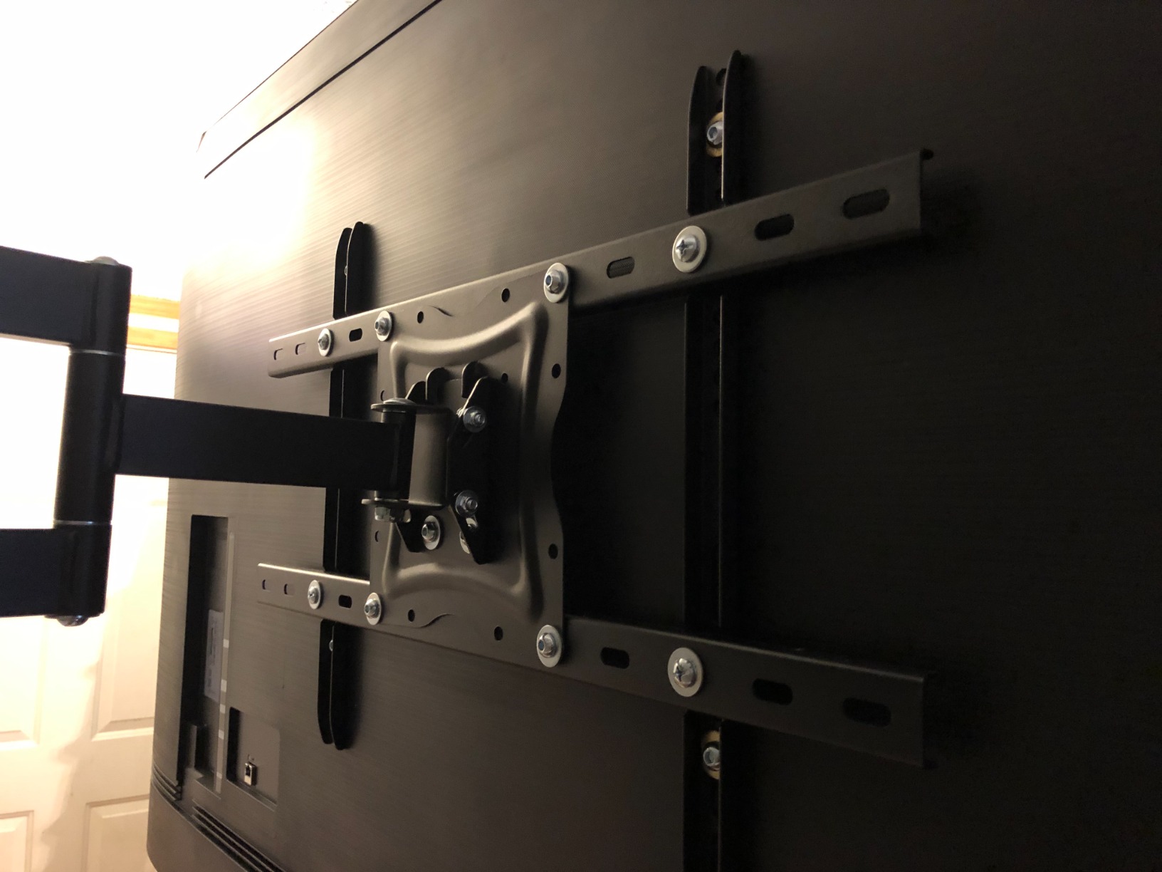 Onn Full Motion Articulating Tilt/Swivel Universal Wall