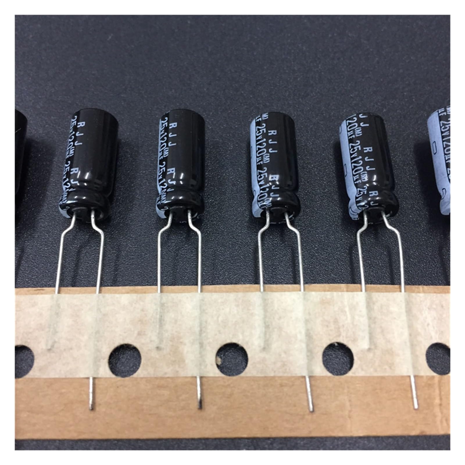 Condensateur série 6.3x15mm 120uF 25V à tolérance stricte pour composants hifi