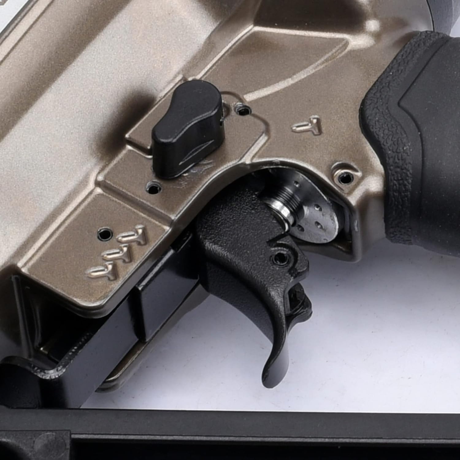 Carpenter C1565 15 Gauge Finish Nailer | Pneumatic | 15 Gauge Nails from 1-1/4 Inch up to 2-1/2 Inch | 34 Degree Angle Finish Nailer