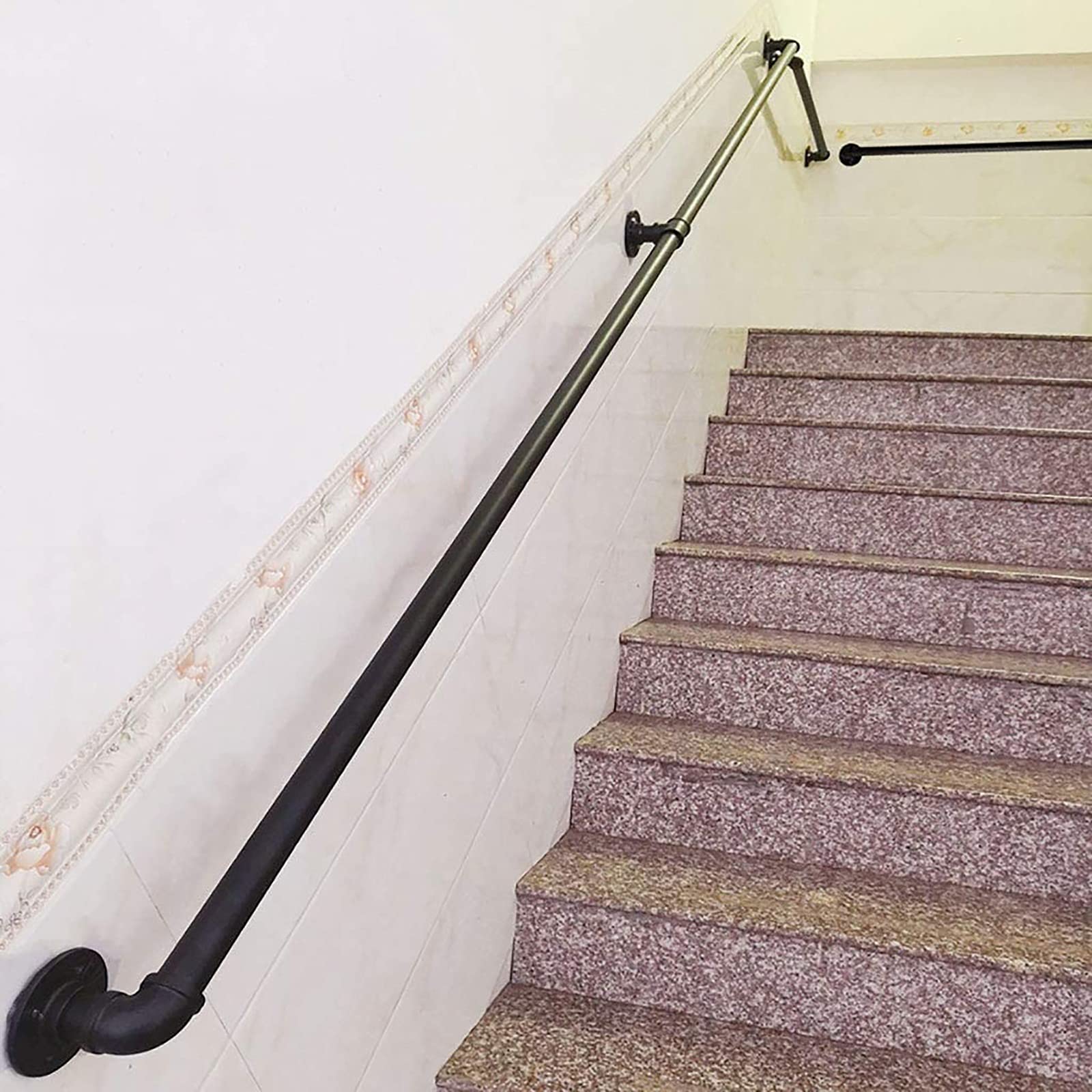 Évitez les chutes dans les marches grâce à cette main courante d'escalier murale