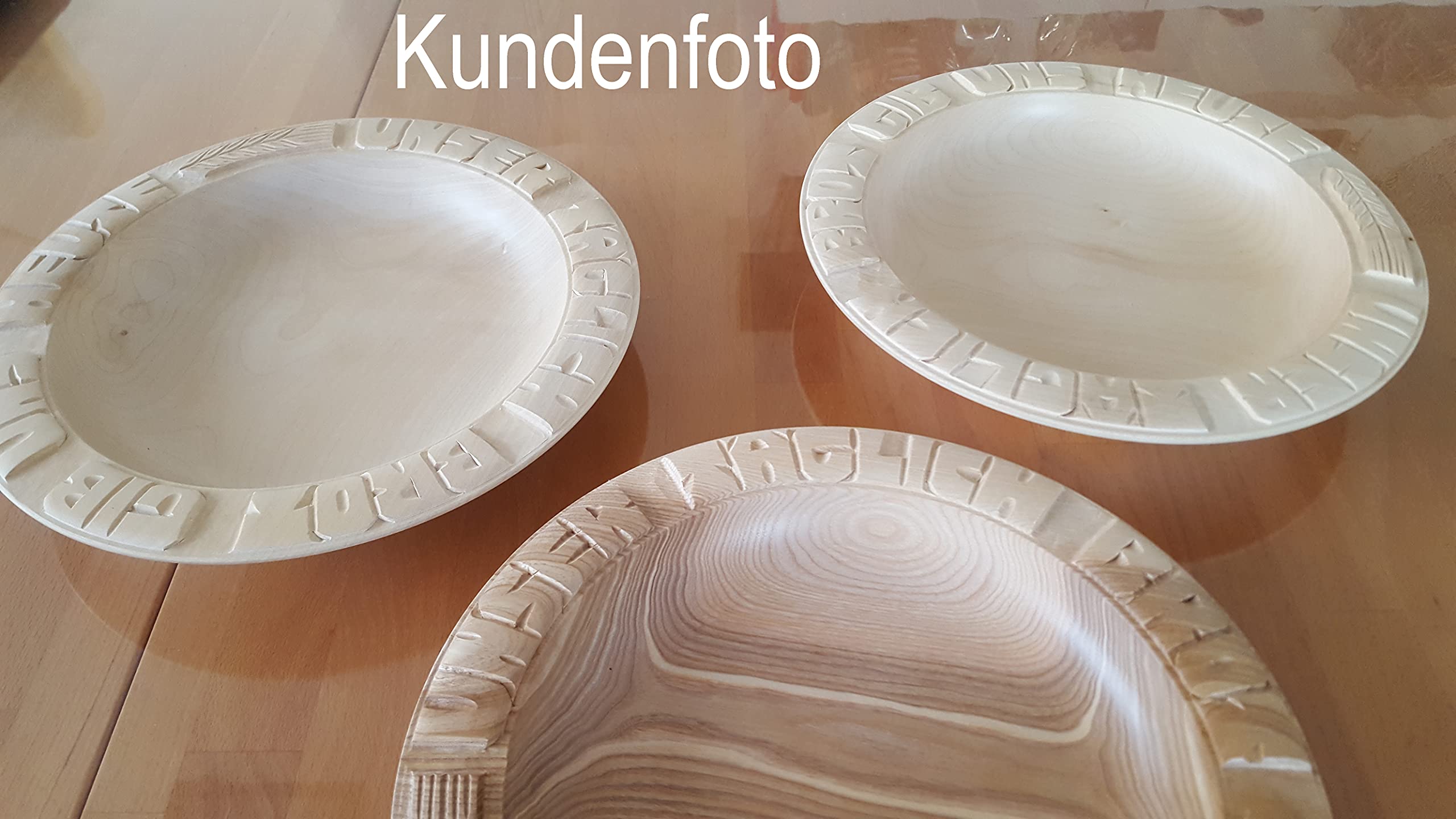 CleanPrince AHORN 28-30 cm Brotteller handgeschnitzt, mit eingeschnitztem UNSER TÄGLICH BROT GIB UNS HEUTE, Höhe ca. 4-4,5 cm, Holz Ahornholz Holzteller MADE IN GERMANY