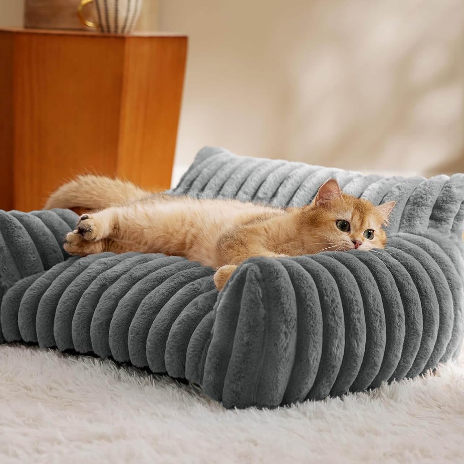 أريكة مخملية ومريحة للحيوانات الأليفة فائقة النعومة ودافئة بتصميم مموج سرير للقطط والكلاب الصغيرة
