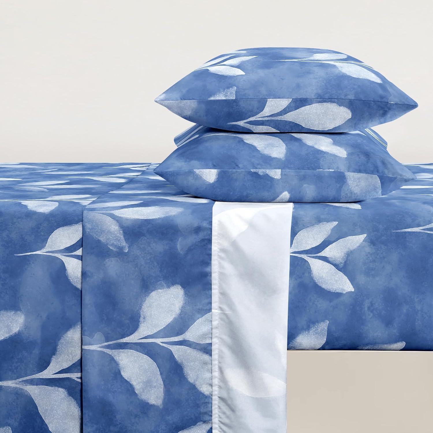 Wake In Cloud - Floral Bed Sheets, 4-Piece Sheet Set, Botanical Flower Shabby Chic Leaves Pattern Printed Farmhouse Vintage Aesthetic Bedding, Deep Pocket, Slate Blue, King Size