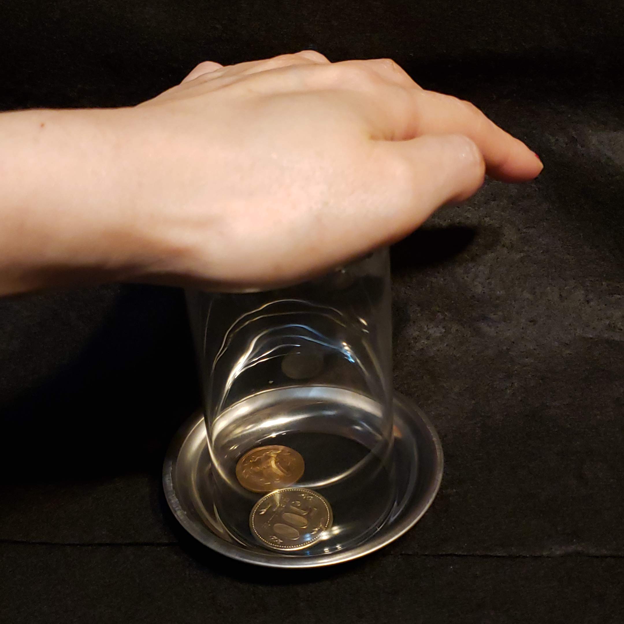 手品屋 コインコースターDX <コインがグラスを貫通するマジック! 手渡し可能!> 解説動画あり