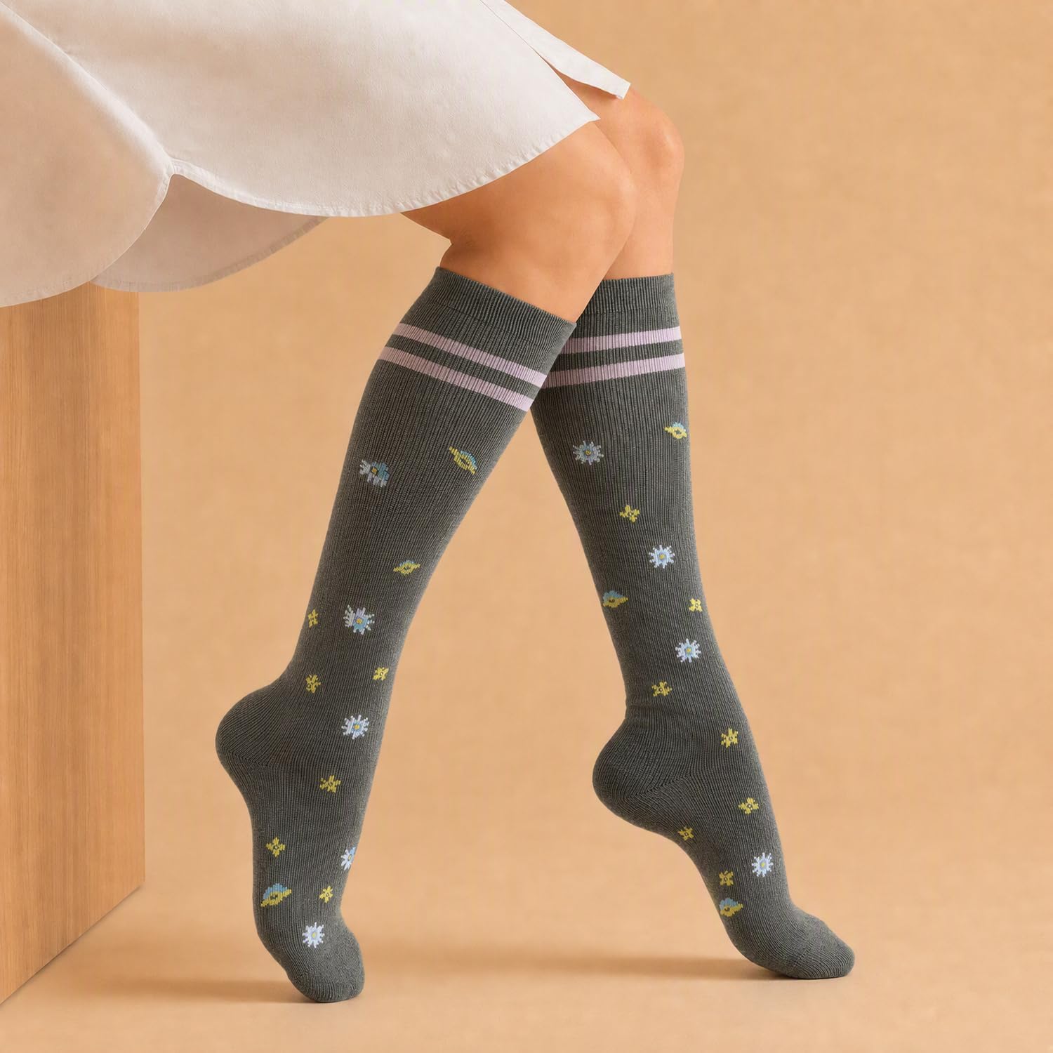 Bamboo Compression Socks for Women Men 15-20mmHg Flying 4 Pairs