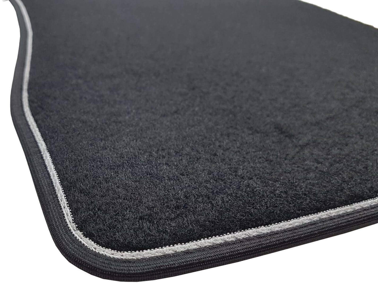 Tappeti Moquette auto per Ford Kuga I Restyling dal 2011-2012 Fix foro tondo