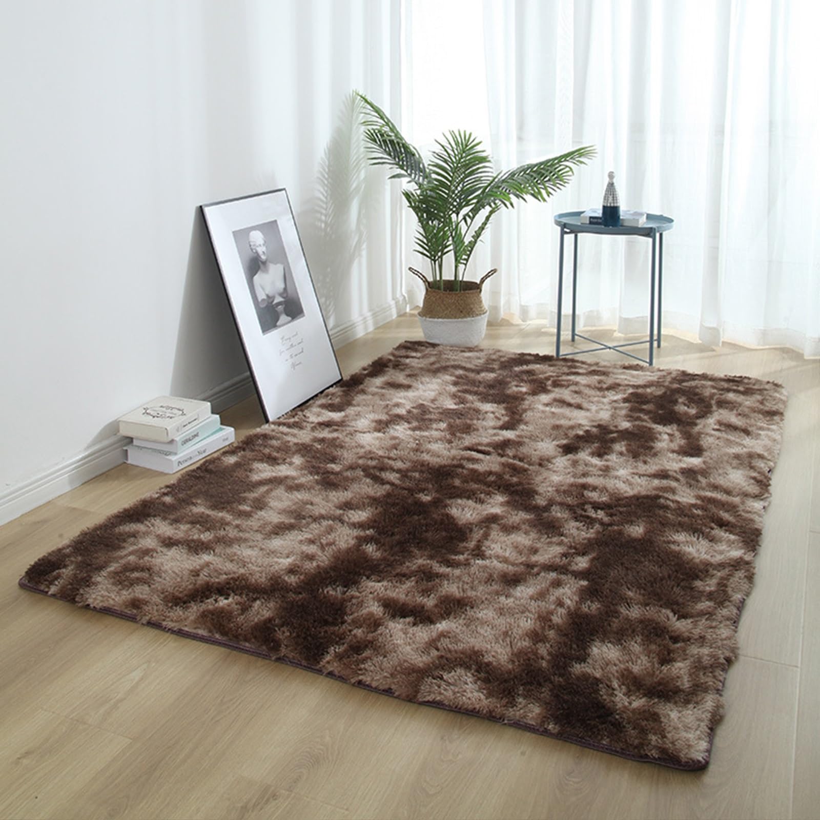 Tapis de chambre douillet marron et moelleux pour des matins confortables