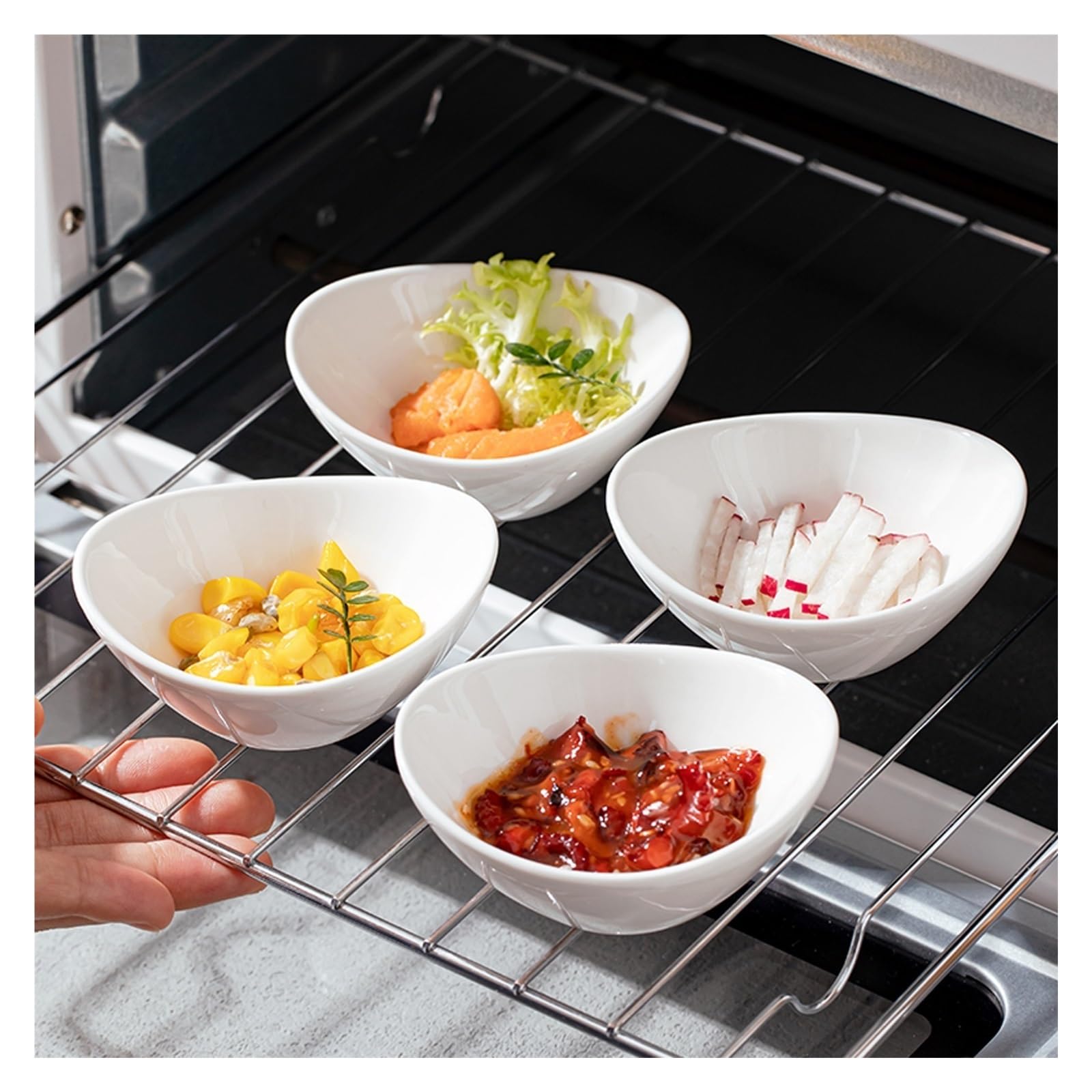 Le ciotole for salsa in ceramica sono adatte for preparare salse e servire snack, dessert, noci, ecc