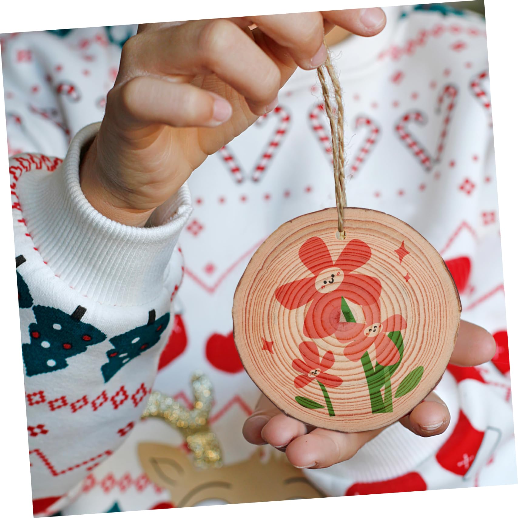50Stücke Unbehandelte Holzscheiben mit Jute Schnur DIY Bastelmaterial für Rustikale Heimdekoration für Weihnachten Hochzeiten und Projekte