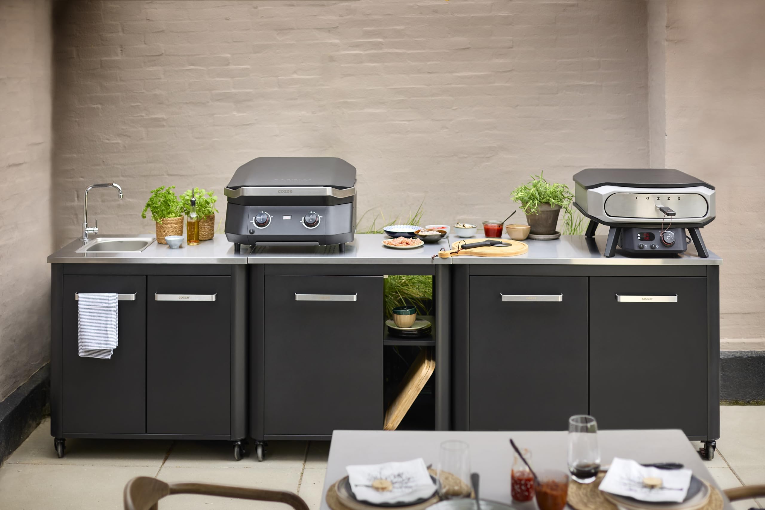 Cozze® Cucina da esterno 90 con lavello e rubinetto – Piano in acciaio inox, modulo BBQ componibile con vano contenitore, supporto sacco rifiuti, ganci e ruote, portata 100 kg