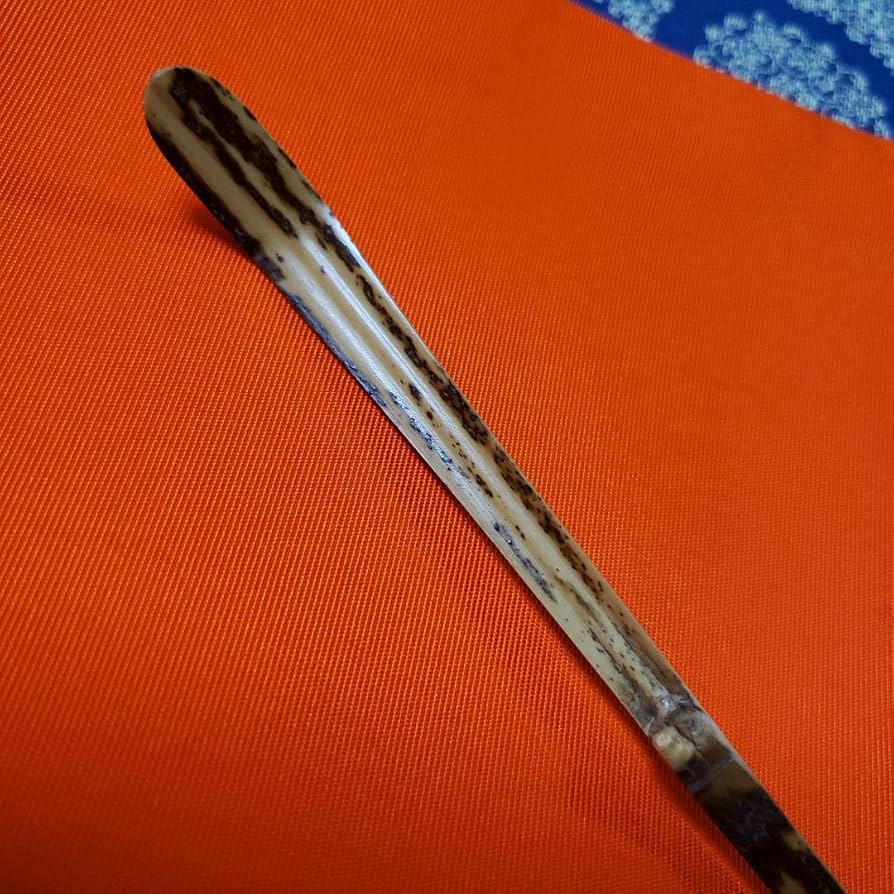 茶道具　竹茶杓　表千家久田宗匠( 尋牛斎)「鶉」一瀬小兵衛下削 Amazon.co.jp: 茶道具 竹茶杓 表千家久田宗匠 尋牛斎鶉一瀬小