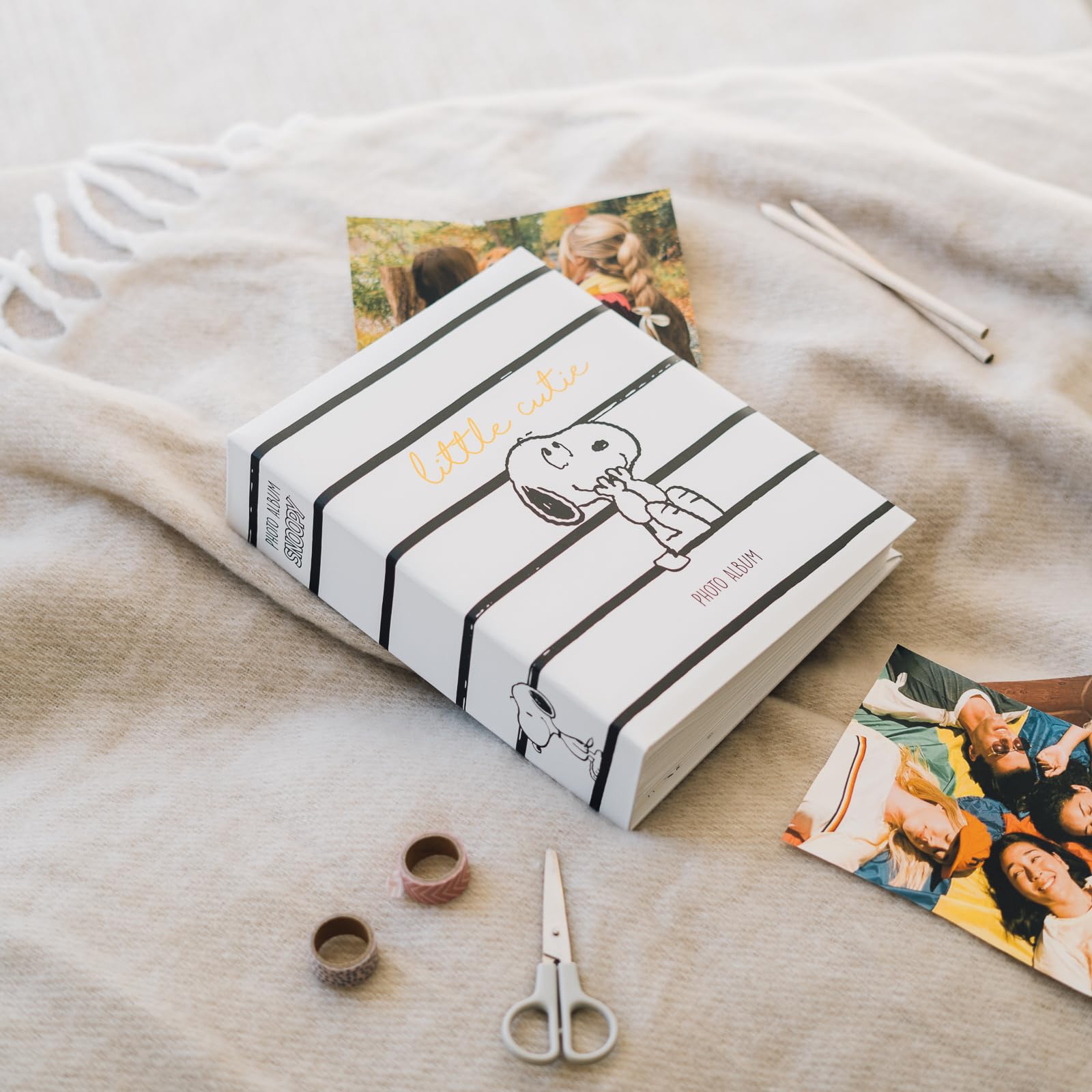 Grupo Erik Large Photo Album - Snoopy Gifts | Slip In Photo Albums 304 Pockets, 13x20 cm, Memory Book | Family Gifts Under 15 Pounds, Snoopy Merchandise